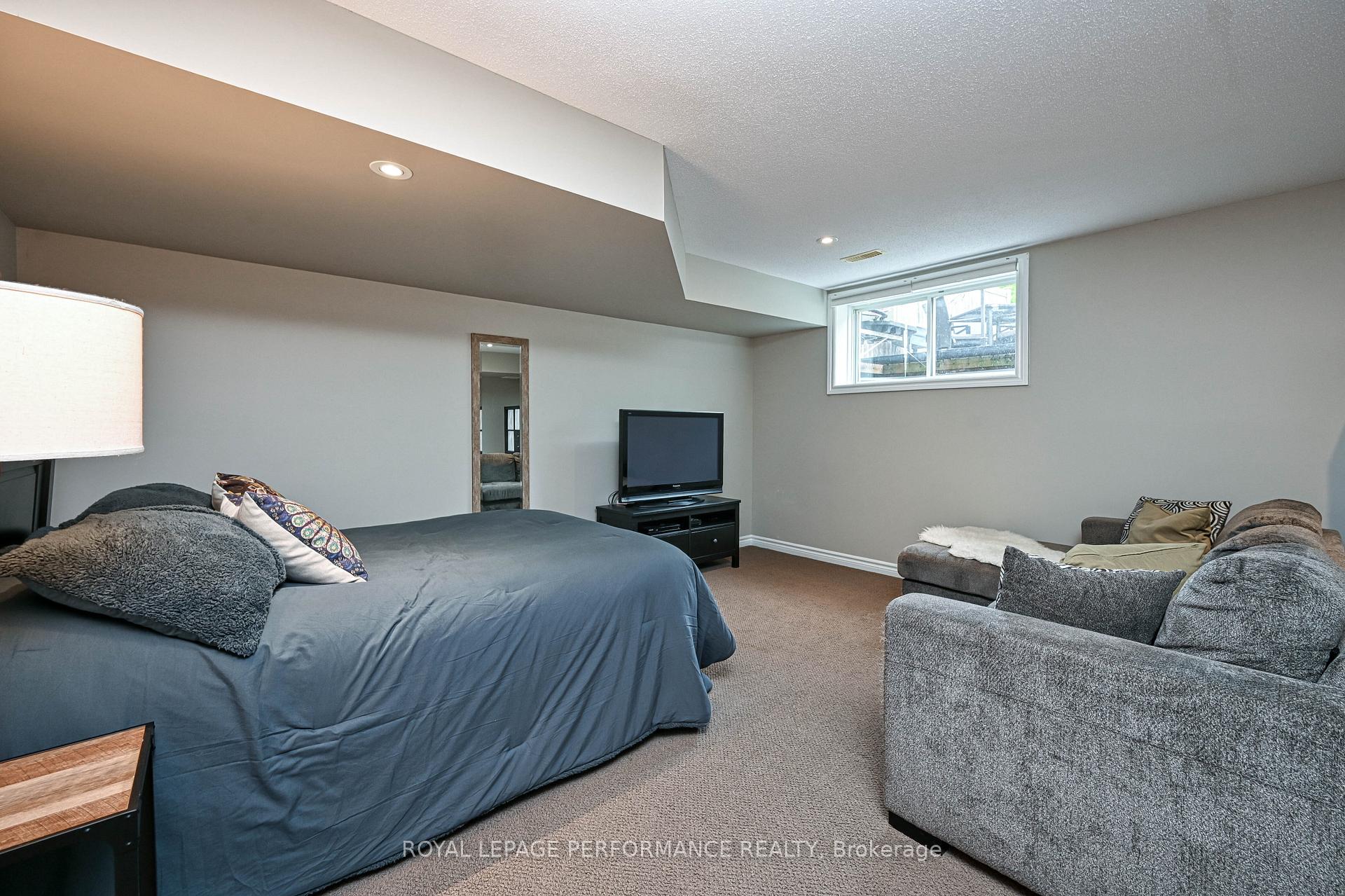 Photo 32 of 664 Whitecliffs Avenue, Ottawa, Riverside South — HOMEH