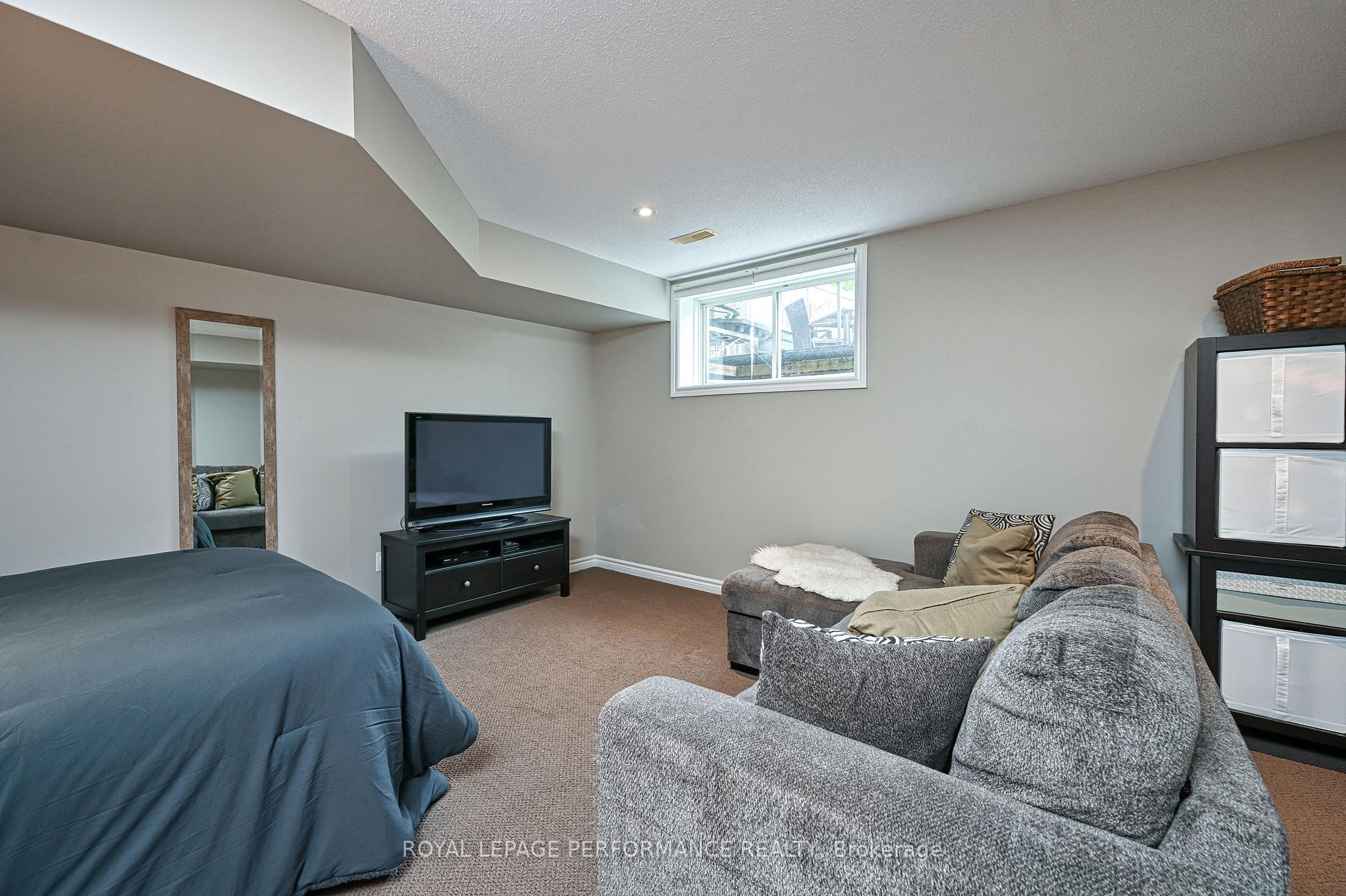 Photo 33 of 664 Whitecliffs Avenue, Ottawa, Riverside South — HOMEH