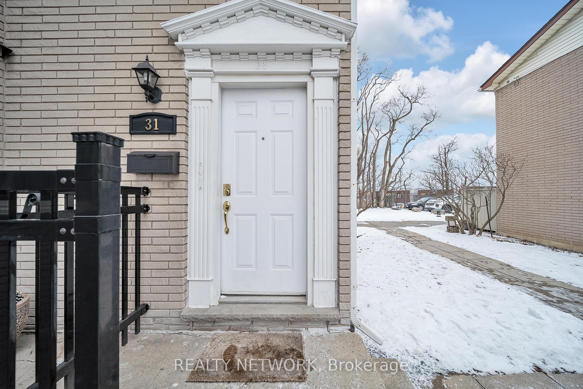 Photo 4 of 31 Woodman Drive S, Hamilton, Corman — HOMEH