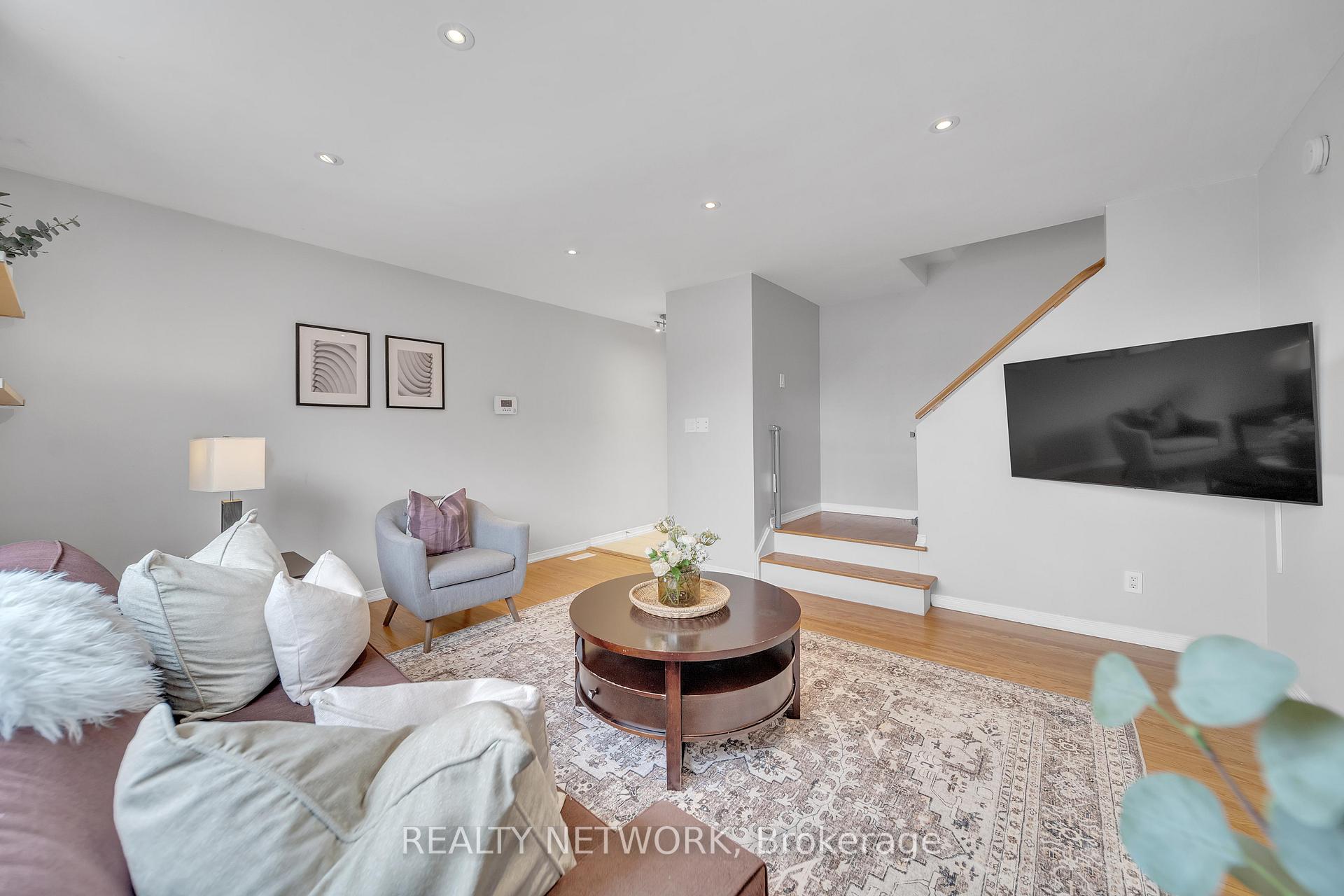 Photo 8 of 31 Woodman Drive S, Hamilton, Corman — HOMEH