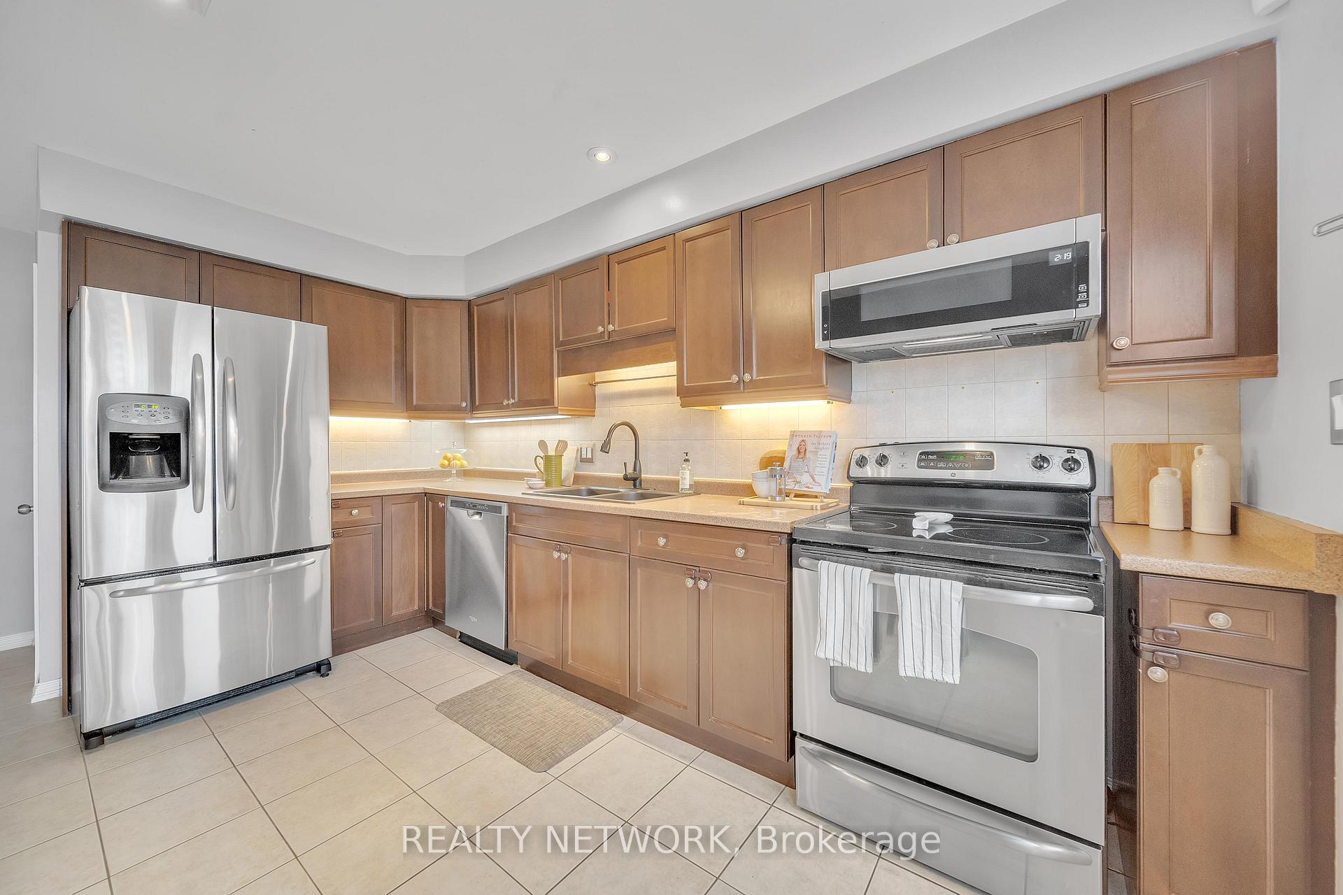 Photo 10 of 31 Woodman Drive S, Hamilton, Corman — HOMEH