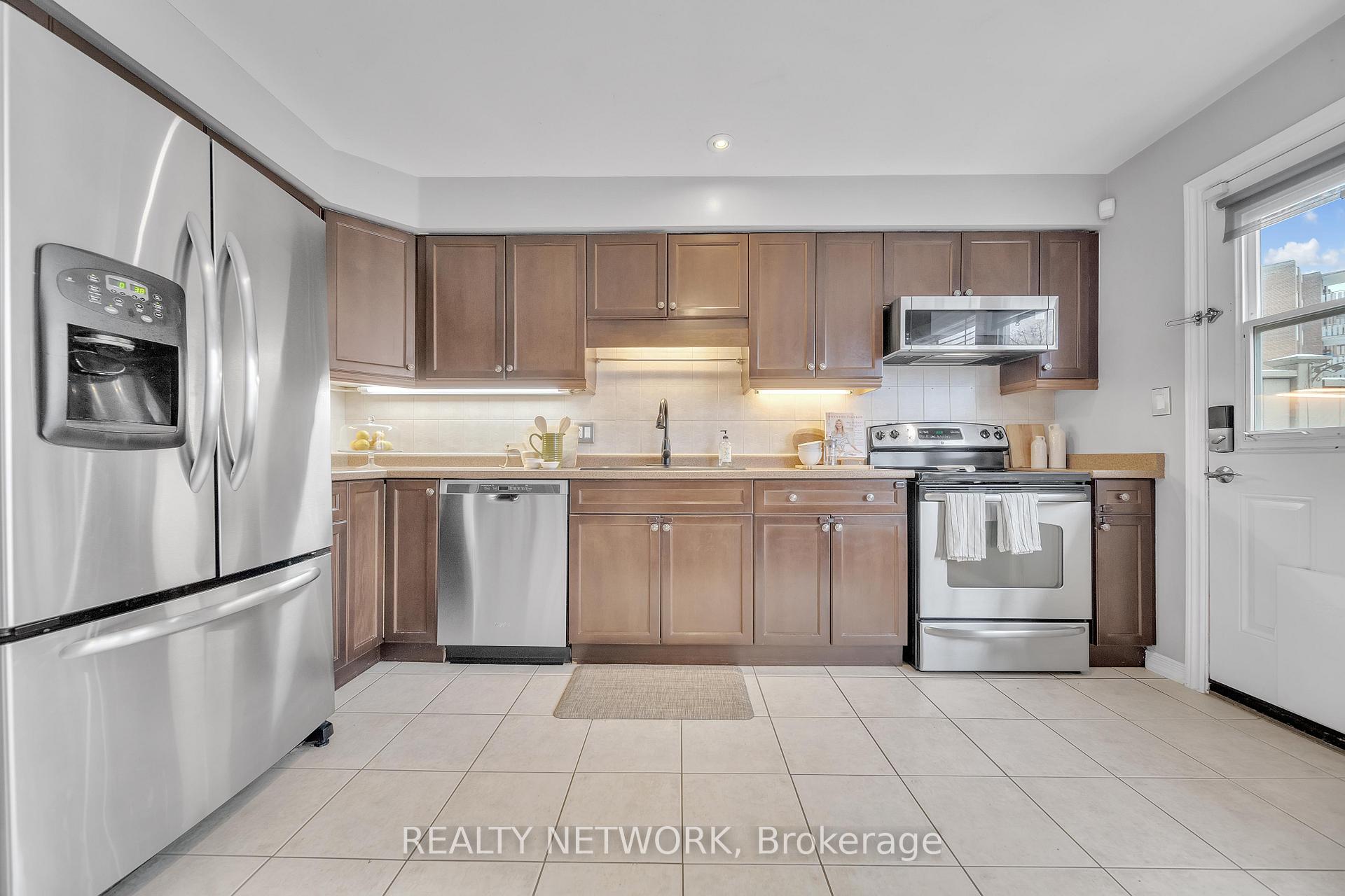 Photo 11 of 31 Woodman Drive S, Hamilton, Corman — HOMEH