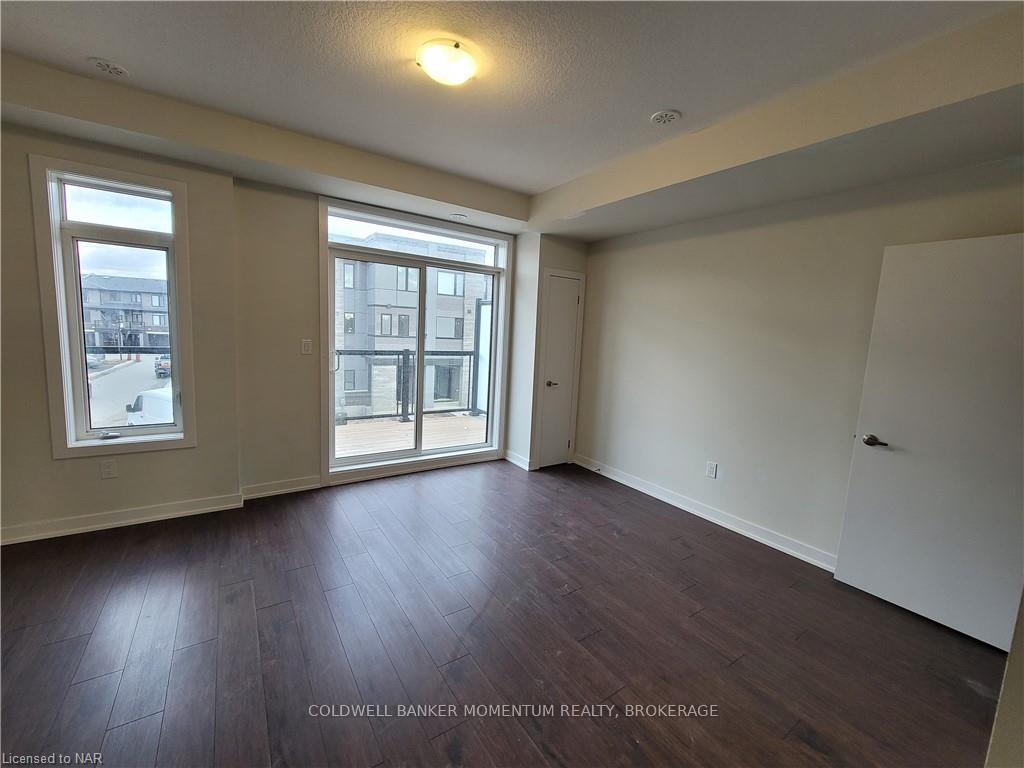 Photo 6 of Unit 25, 590 North Service Road, Hamilton, Lakeshore — HOMEH