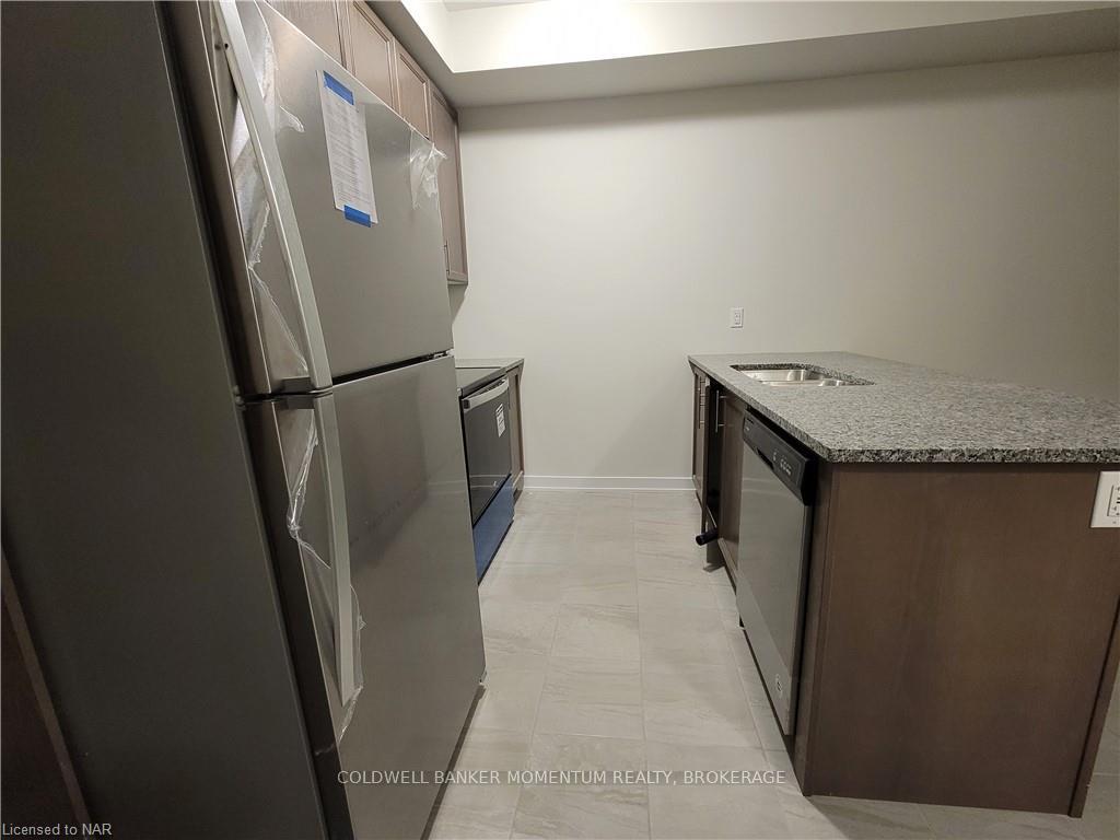 Photo 10 of Unit 25, 590 North Service Road, Hamilton, Lakeshore — HOMEH