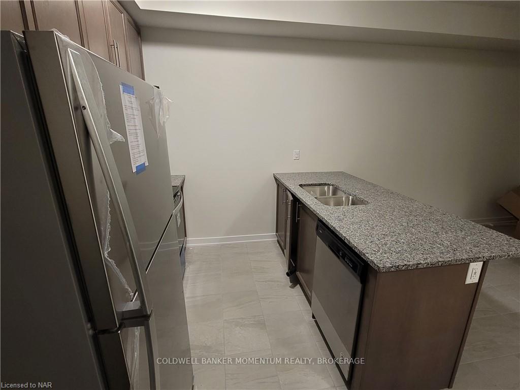 Photo 11 of Unit 25, 590 North Service Road, Hamilton, Lakeshore — HOMEH
