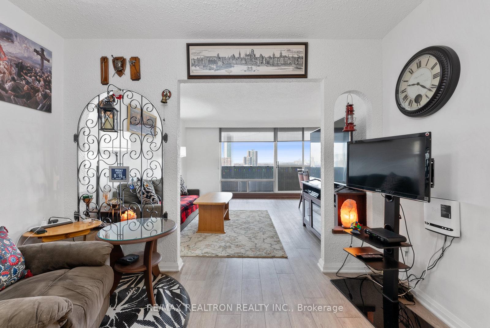 Photo 4 of Unit 1110, 1 Massey Square, Toronto, Crescent Town — HOMEH