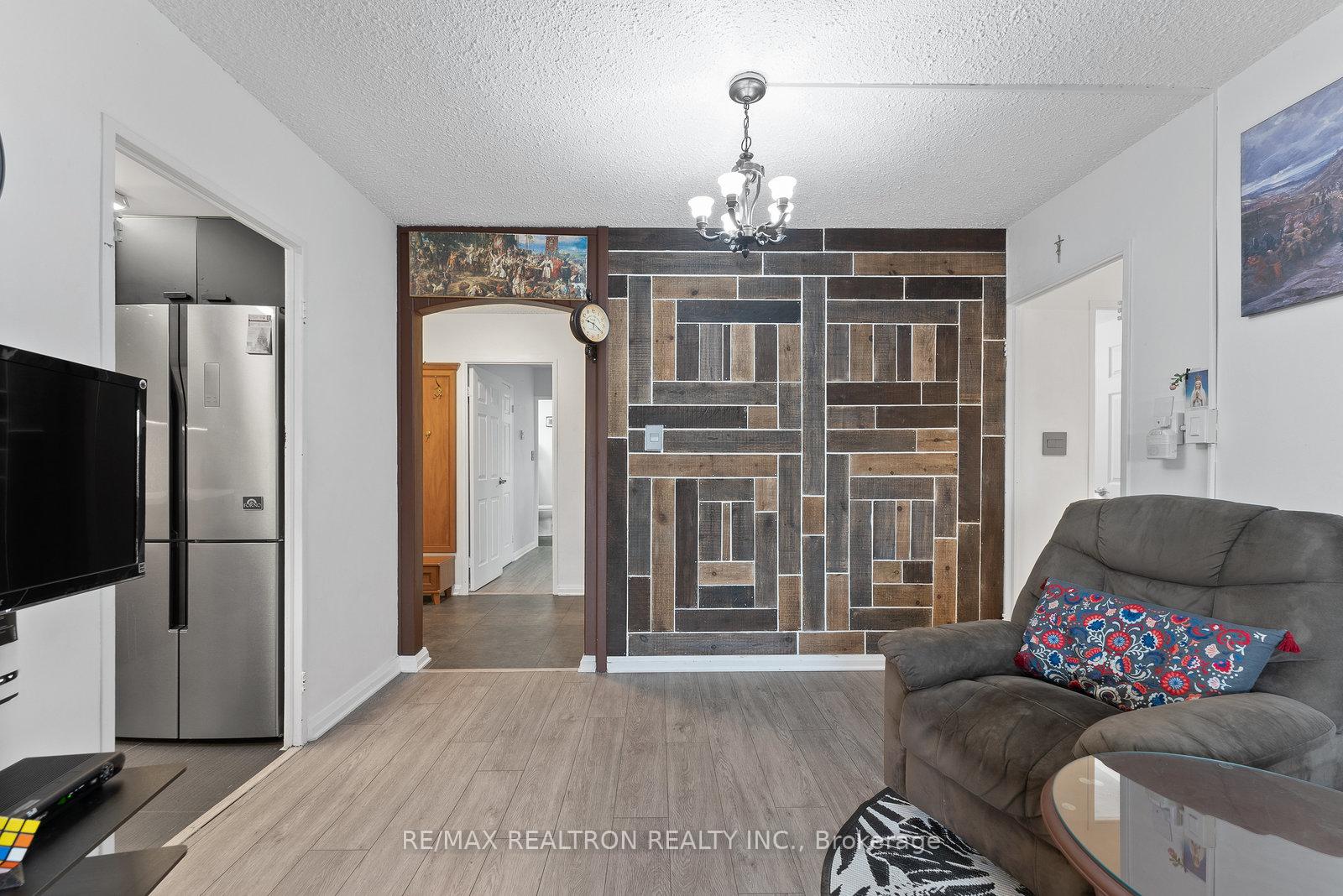 Photo 6 of Unit 1110, 1 Massey Square, Toronto, Crescent Town — HOMEH