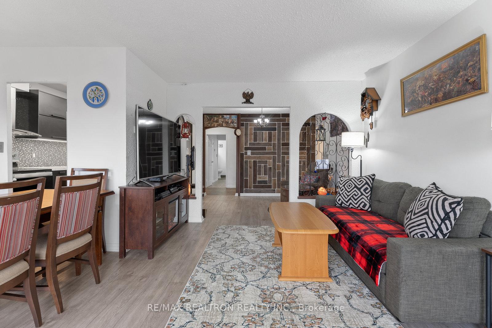 Photo 9 of Unit 1110, 1 Massey Square, Toronto, Crescent Town — HOMEH
