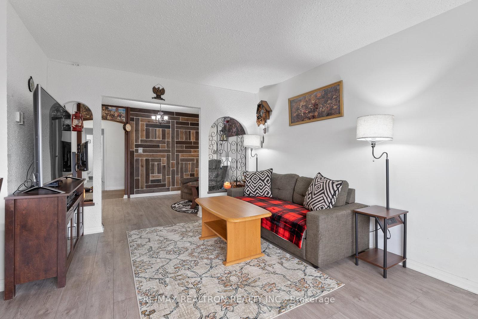 Photo 11 of Unit 1110, 1 Massey Square, Toronto, Crescent Town — HOMEH