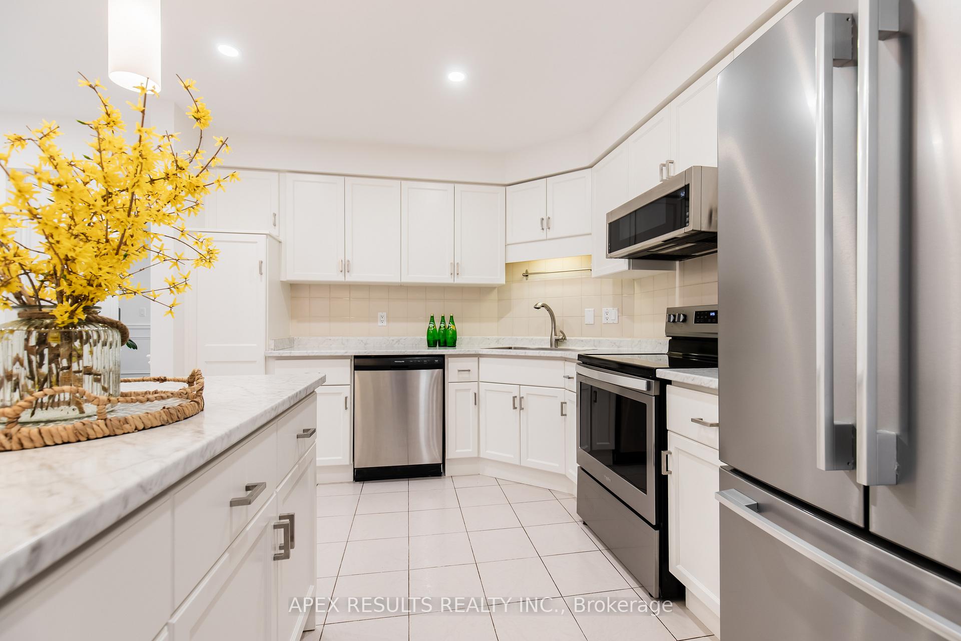 Photo 34 of Unit 10, 34 Dynasty Avenue, Hamilton, Stoney Creek — HOMEH