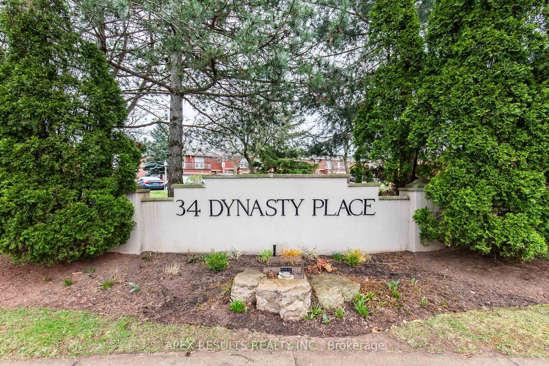 Photo 3 of Unit 10, 34 Dynasty Avenue, Hamilton, Stoney Creek — HOMEH