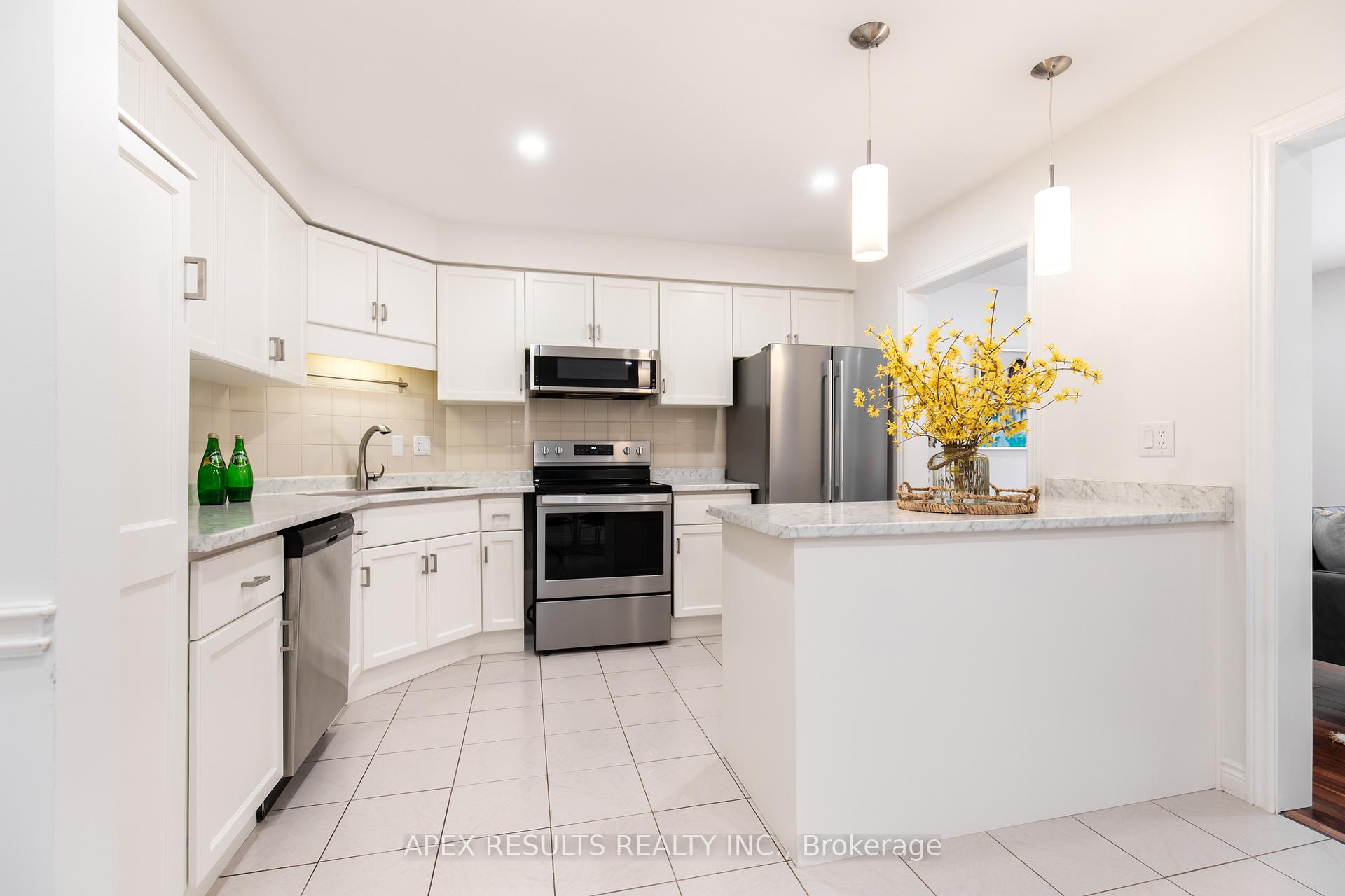Photo 13 of Unit 10, 34 Dynasty Avenue, Hamilton, Stoney Creek — HOMEH