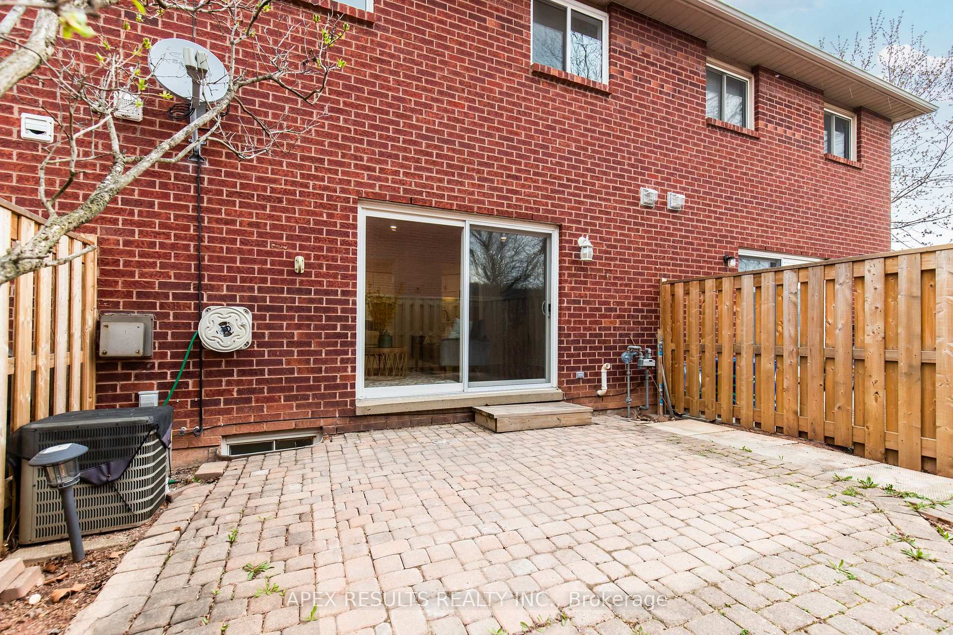 Photo 91 of Unit 10, 34 Dynasty Avenue, Hamilton, Stoney Creek — HOMEH