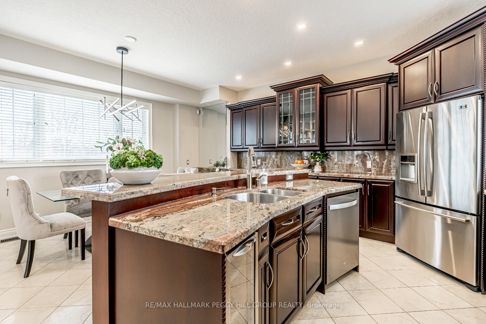 Photo 10 of 27 White Oaks Road, Barrie, Lakeshore — HOMEH