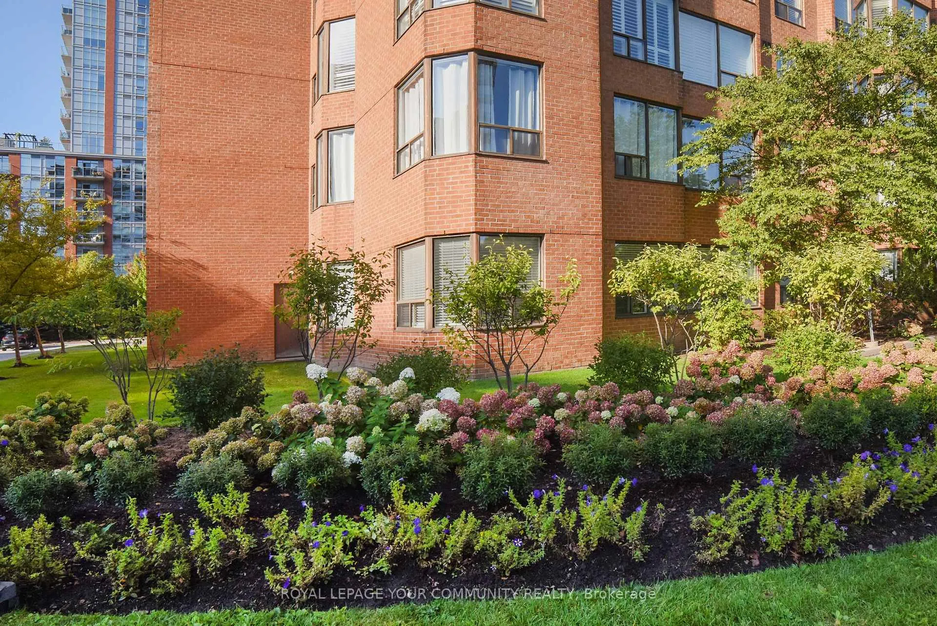 Photo 4 of Unit 1808, 1270 Maple Crossing Boulevard, Burlington, Brant — HOMEH