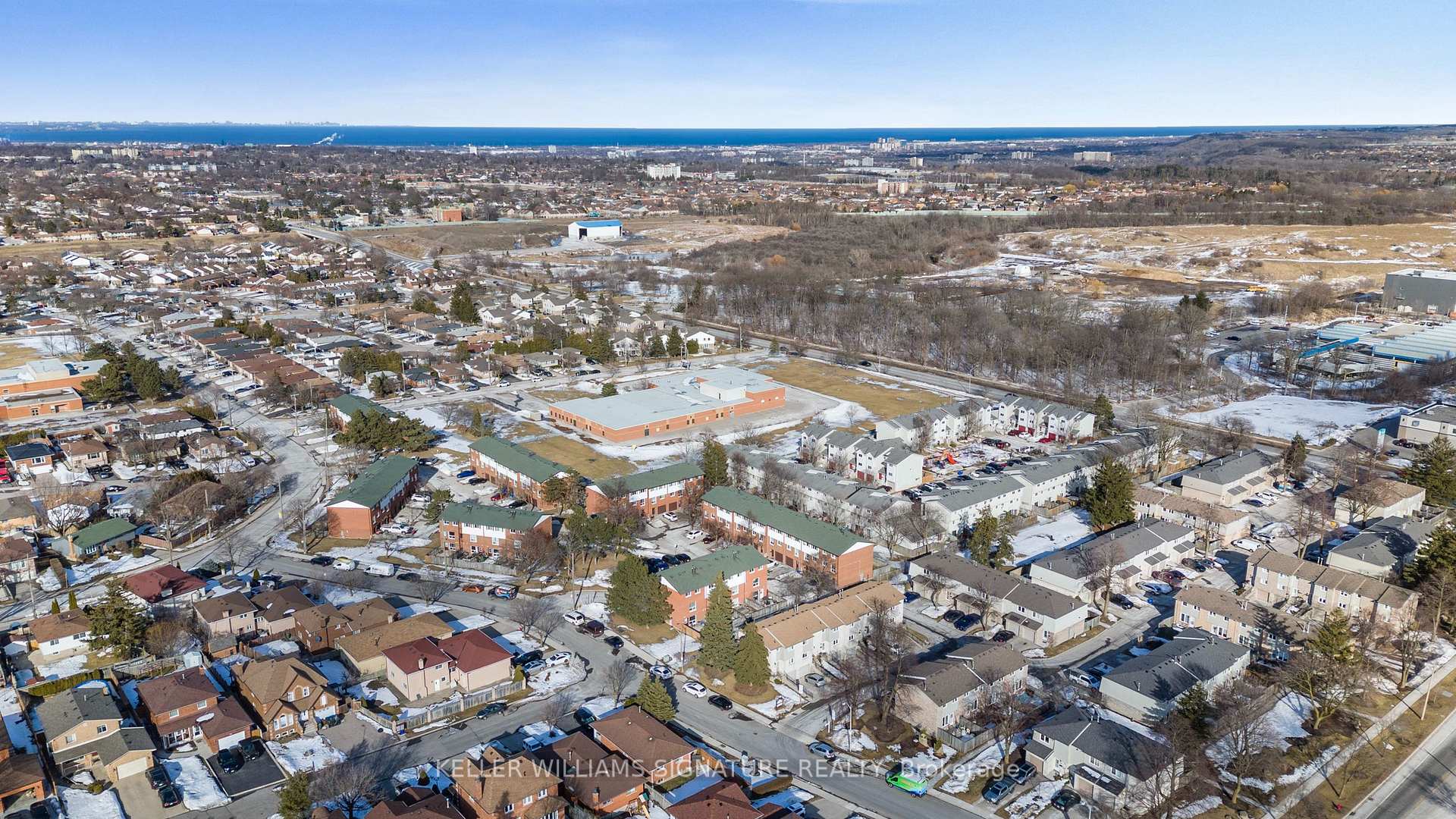 Photo 3 of Unit 48, 33 Rochelle Avenue, Hamilton, Quinndale — HOMEH