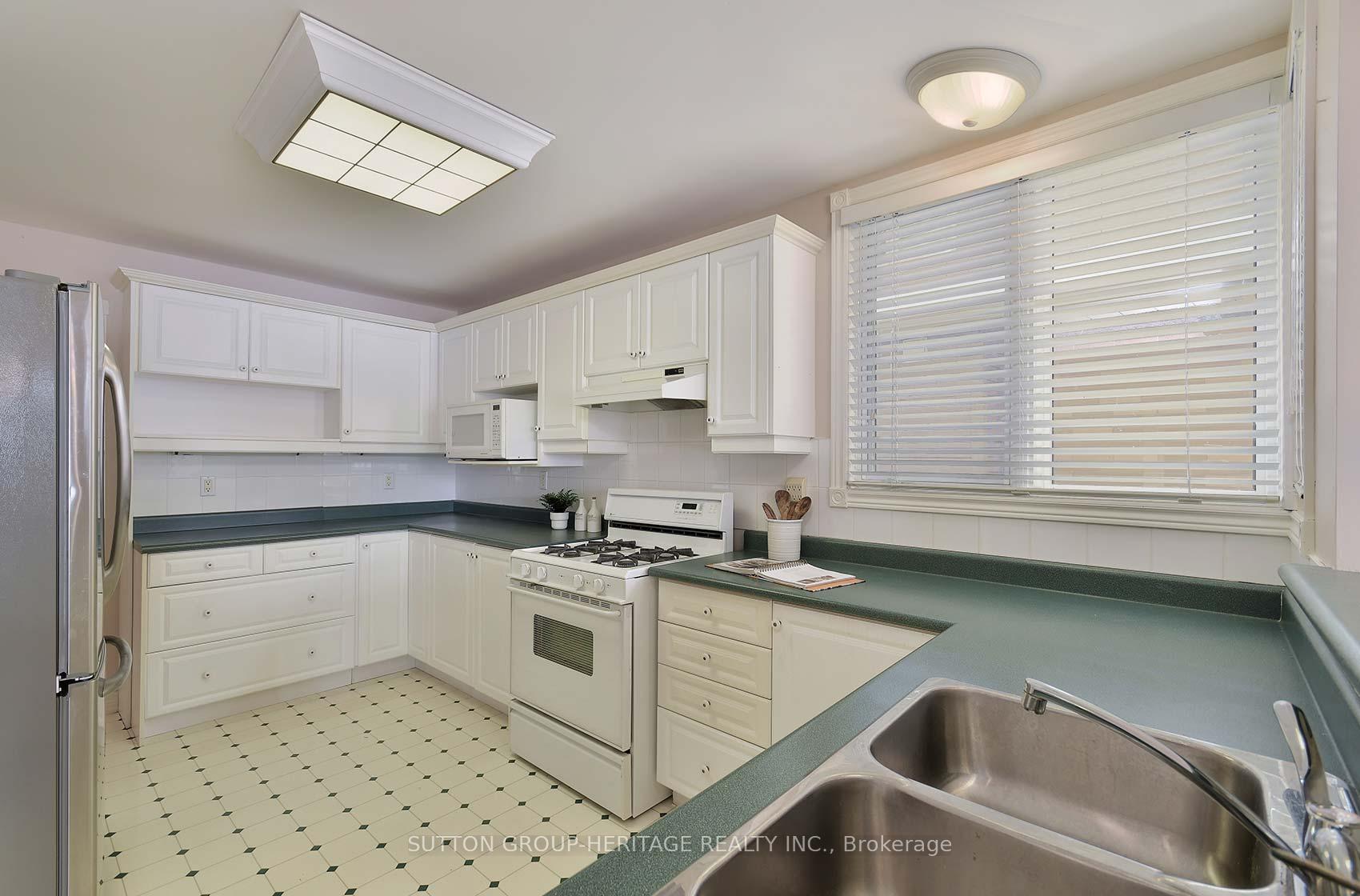 Photo 12 of 6 Loon Harbour Way, Markham, Greensborough — HOMEH