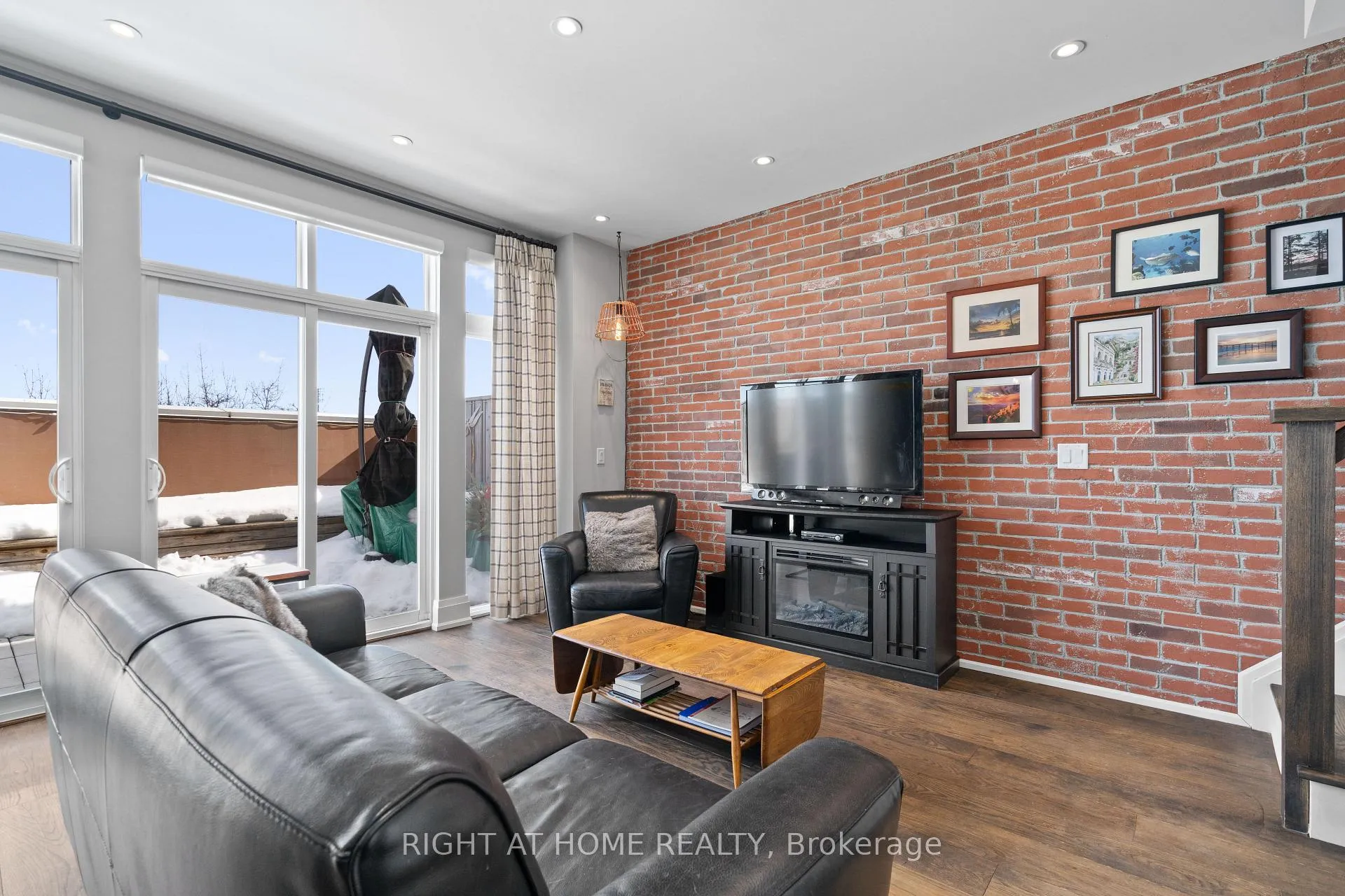 Photo 6 of Unit 401, 64 Wells Street, Aurora, Aurora Village — HOMEH