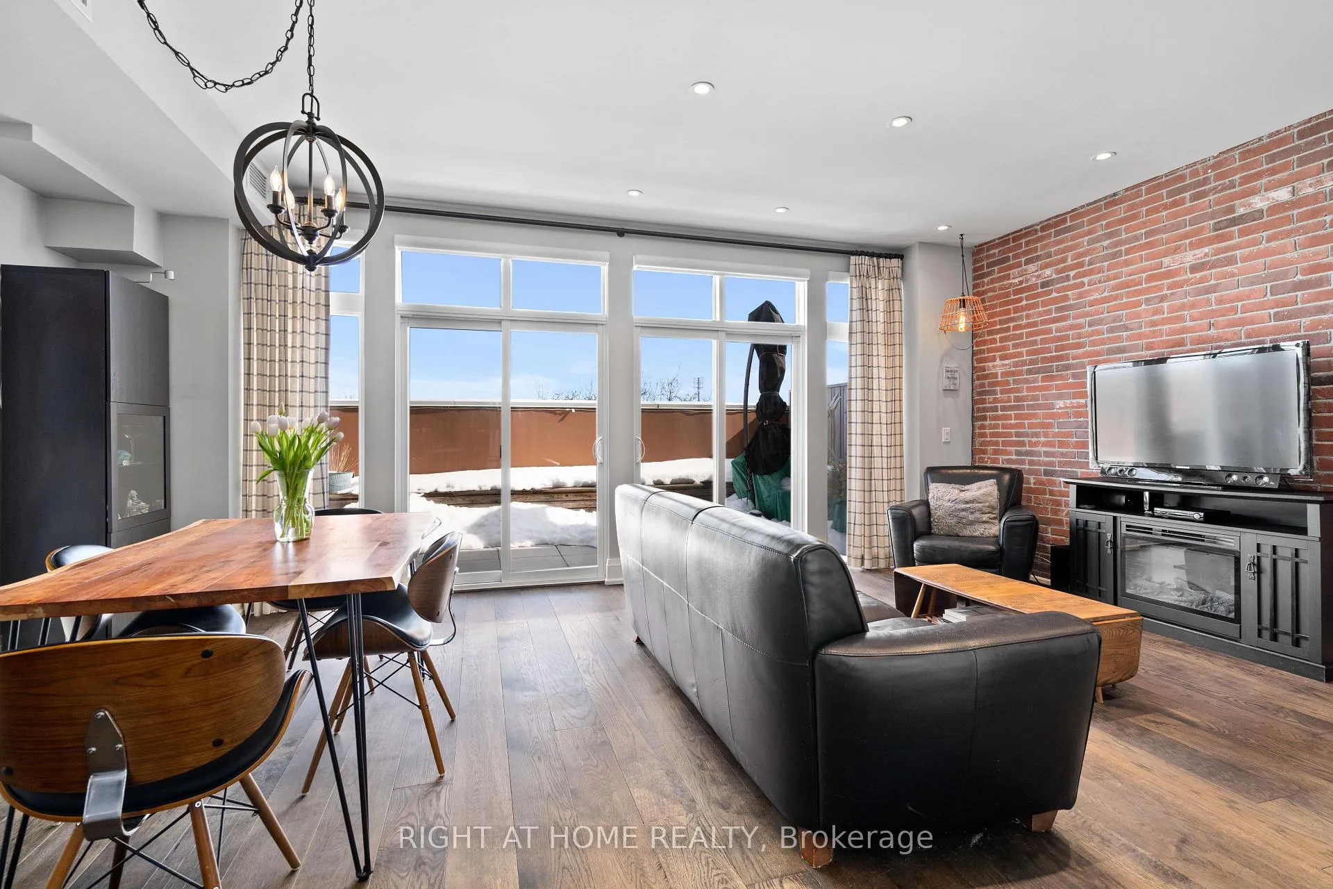 Photo 8 of Unit 401, 64 Wells Street, Aurora, Aurora Village — HOMEH