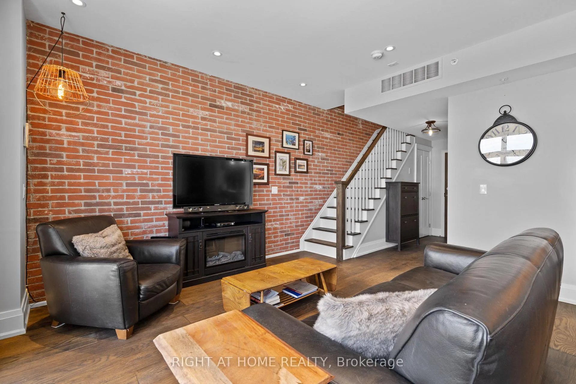 Photo 9 of Unit 401, 64 Wells Street, Aurora, Aurora Village — HOMEH