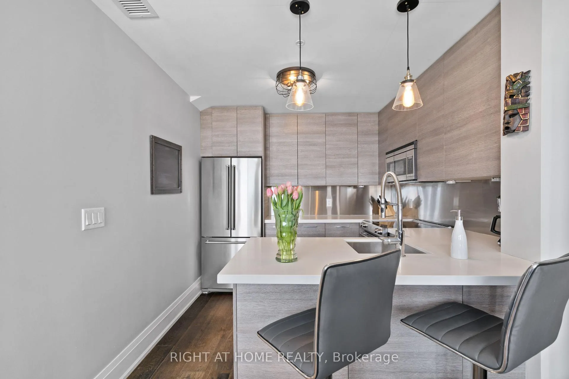 Photo 10 of Unit 401, 64 Wells Street, Aurora, Aurora Village — HOMEH