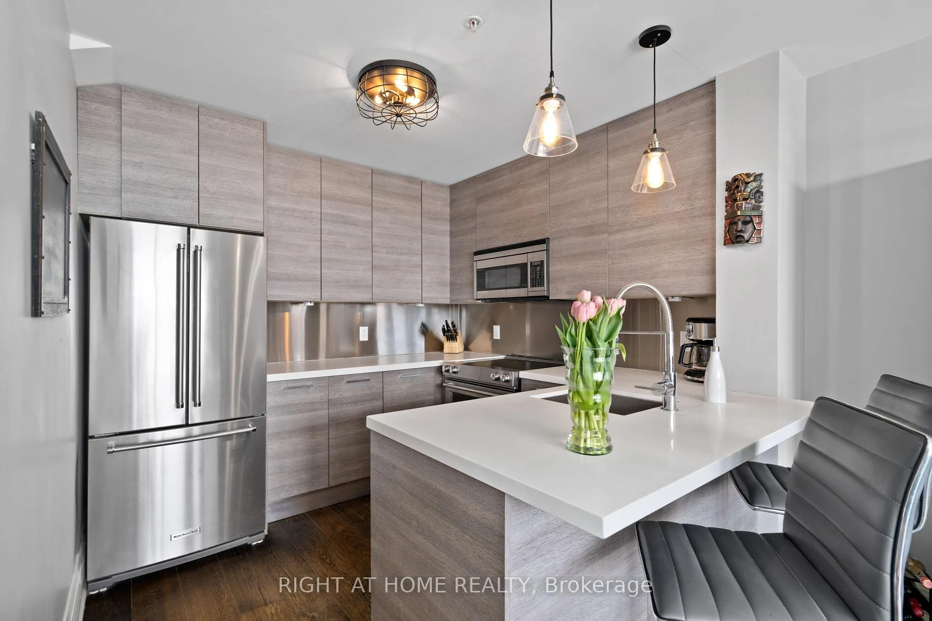 Photo 11 of Unit 401, 64 Wells Street, Aurora, Aurora Village — HOMEH