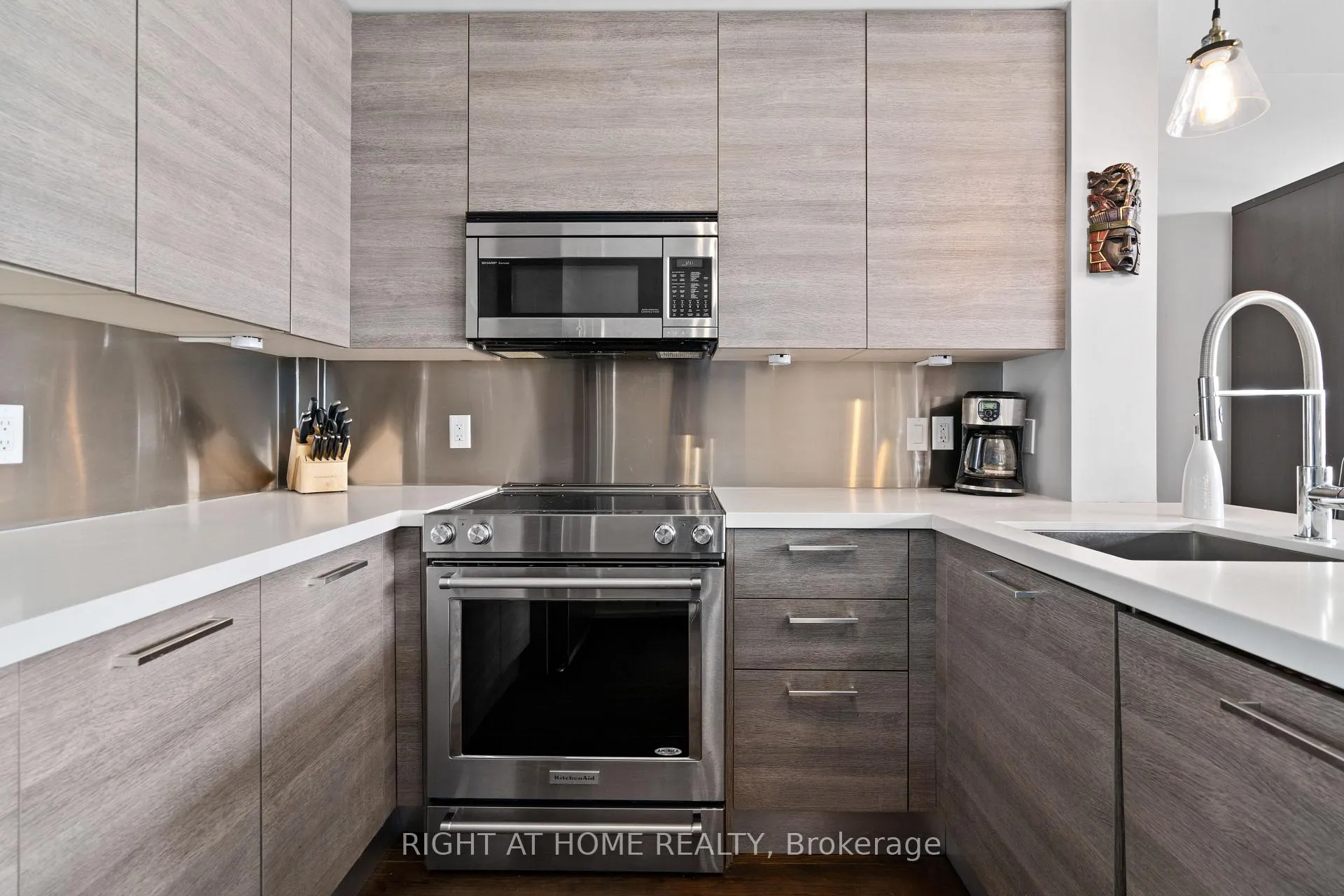 Photo 12 of Unit 401, 64 Wells Street, Aurora, Aurora Village — HOMEH
