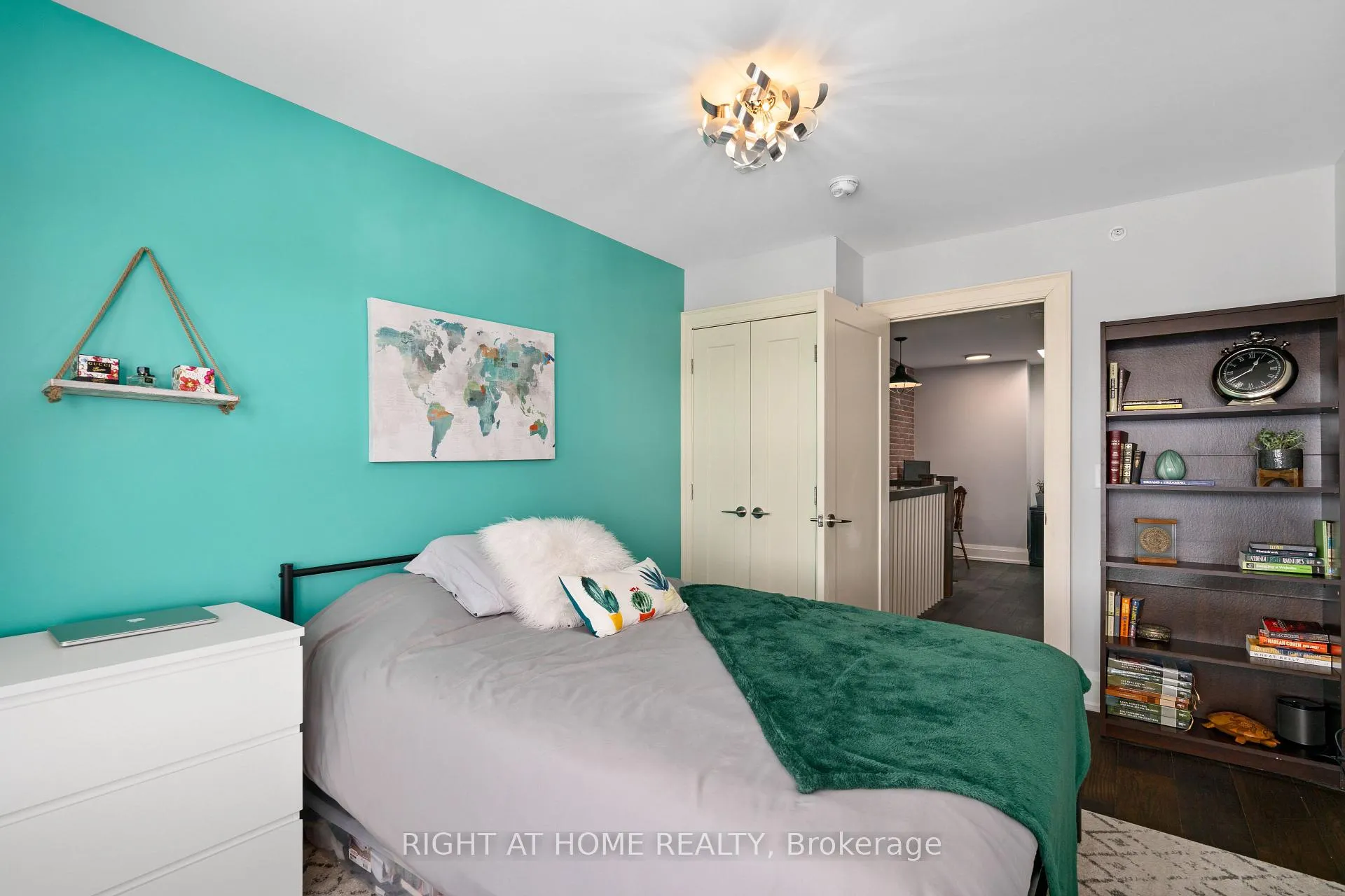 Photo 19 of Unit 401, 64 Wells Street, Aurora, Aurora Village — HOMEH