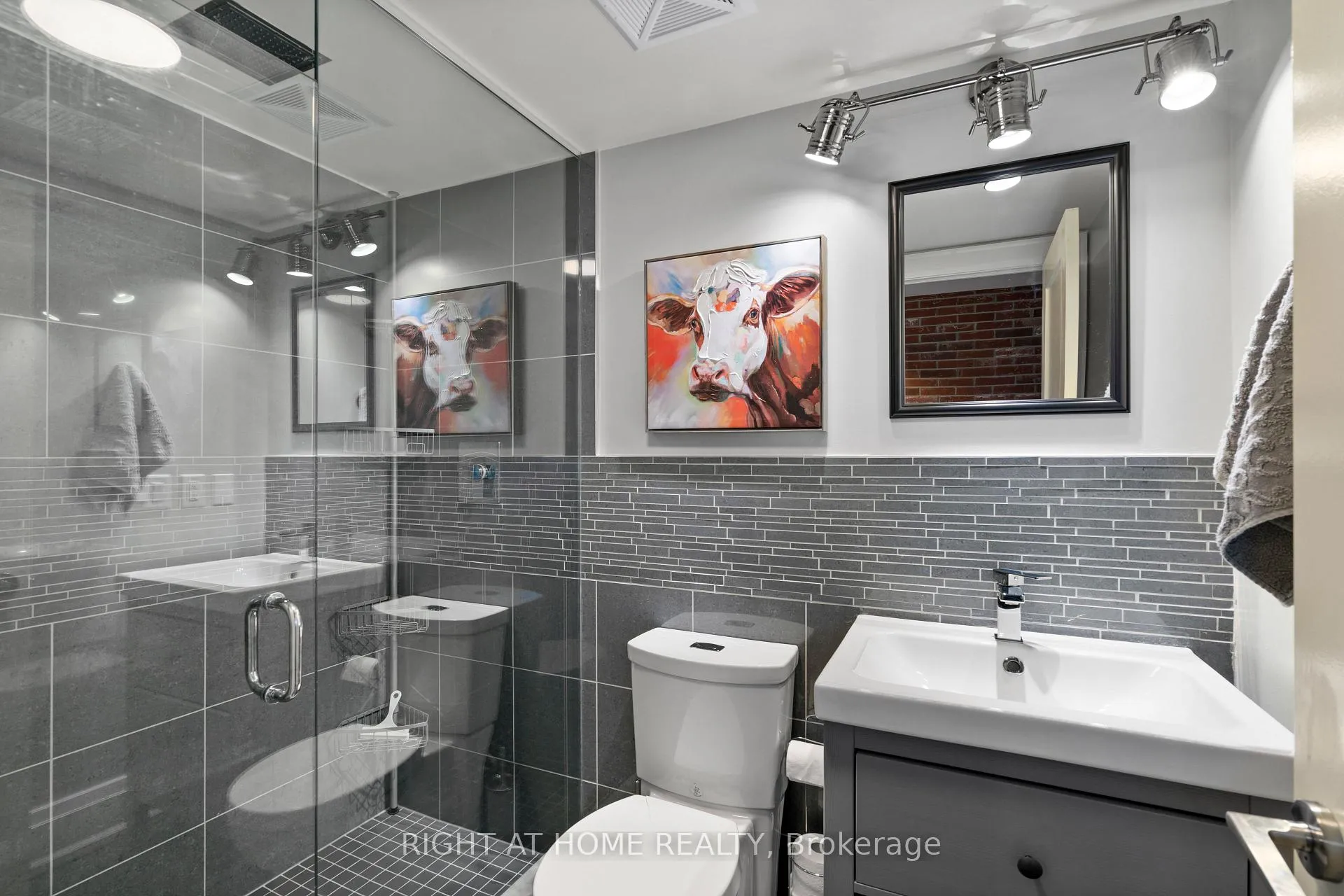 Photo 20 of Unit 401, 64 Wells Street, Aurora, Aurora Village — HOMEH