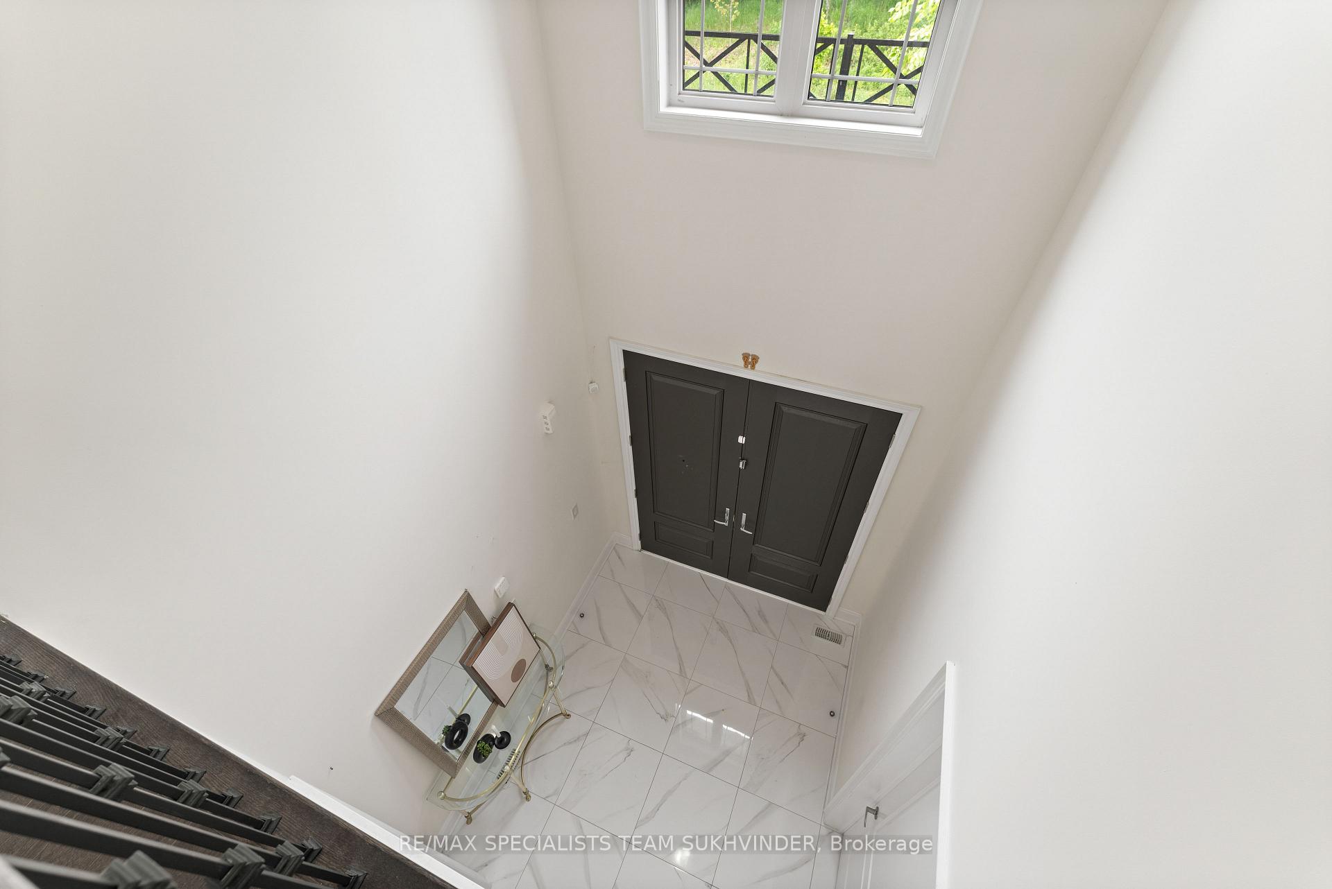 Photo 4 of 27 Daisy Meadow Crescent, Caledon, Caledon East — HOMEH