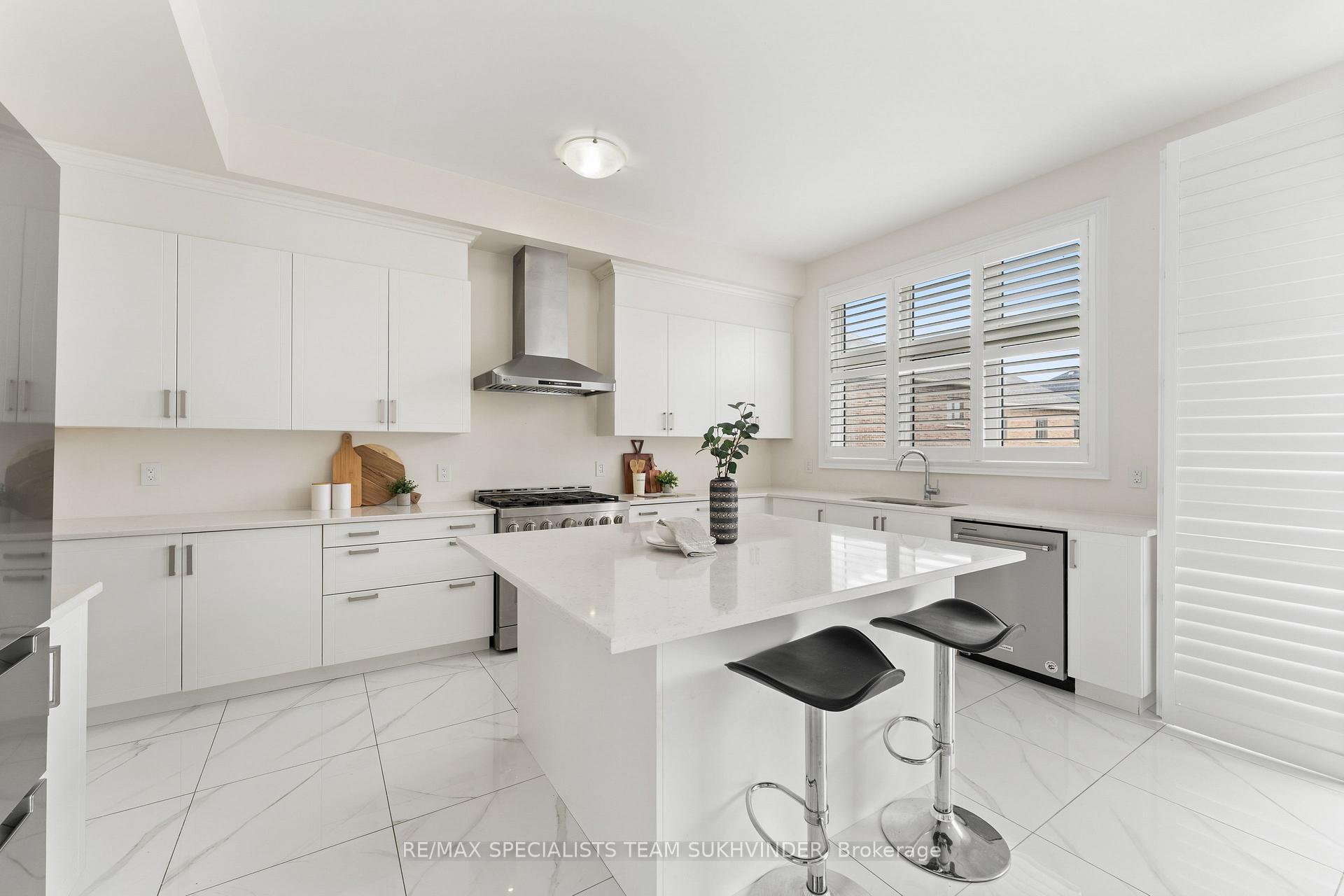 Photo 14 of 27 Daisy Meadow Crescent, Caledon, Caledon East — HOMEH