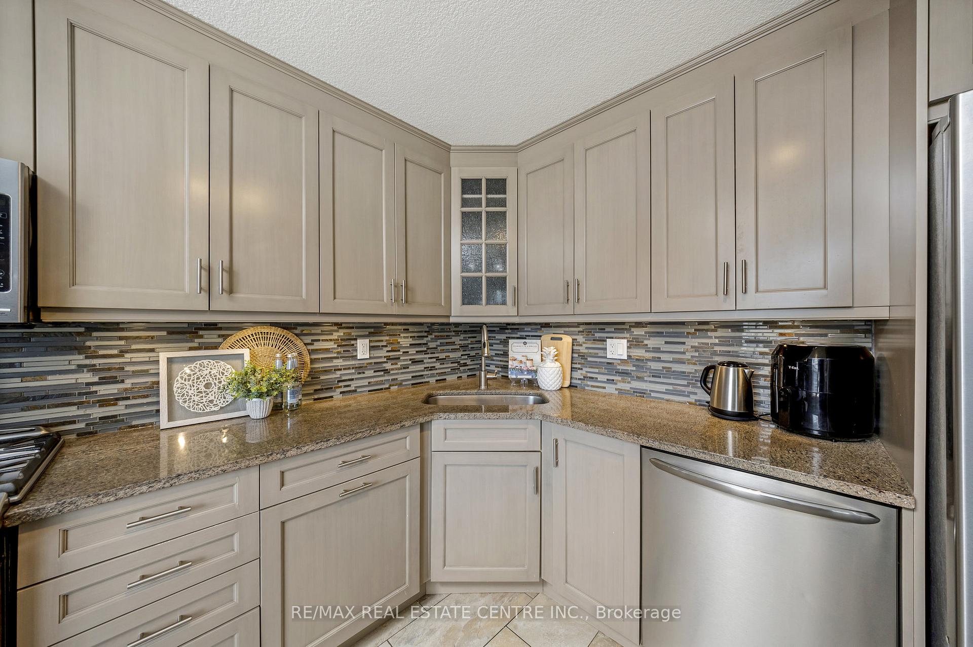 Photo 4 of 177 Kingham Road, Halton Hills, Acton — HOMEH