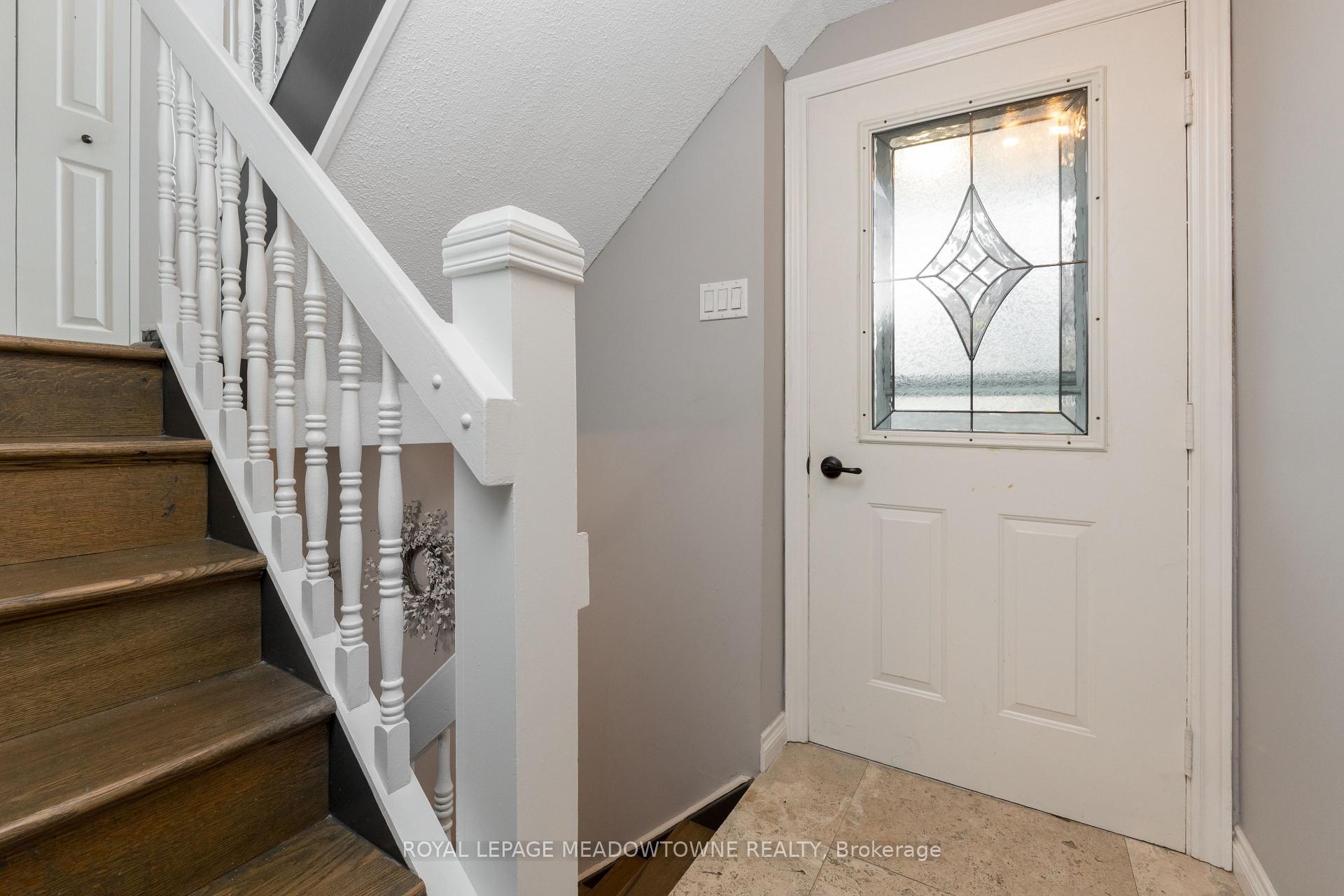 Photo 3 of 4 Lynden Circle, Halton Hills, Georgetown — HOMEH