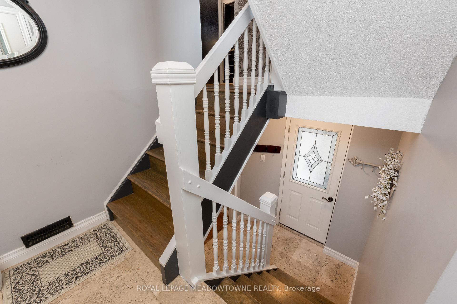 Photo 4 of 4 Lynden Circle, Halton Hills, Georgetown — HOMEH
