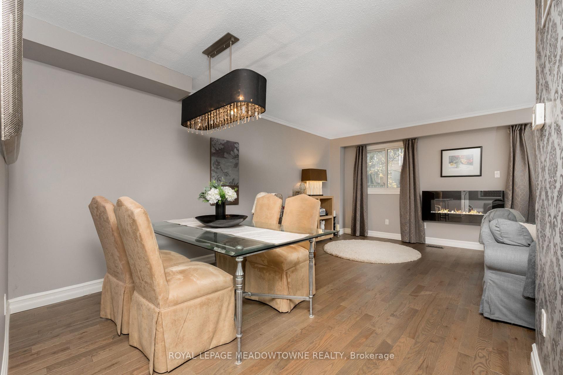 Photo 5 of 4 Lynden Circle, Halton Hills, Georgetown — HOMEH