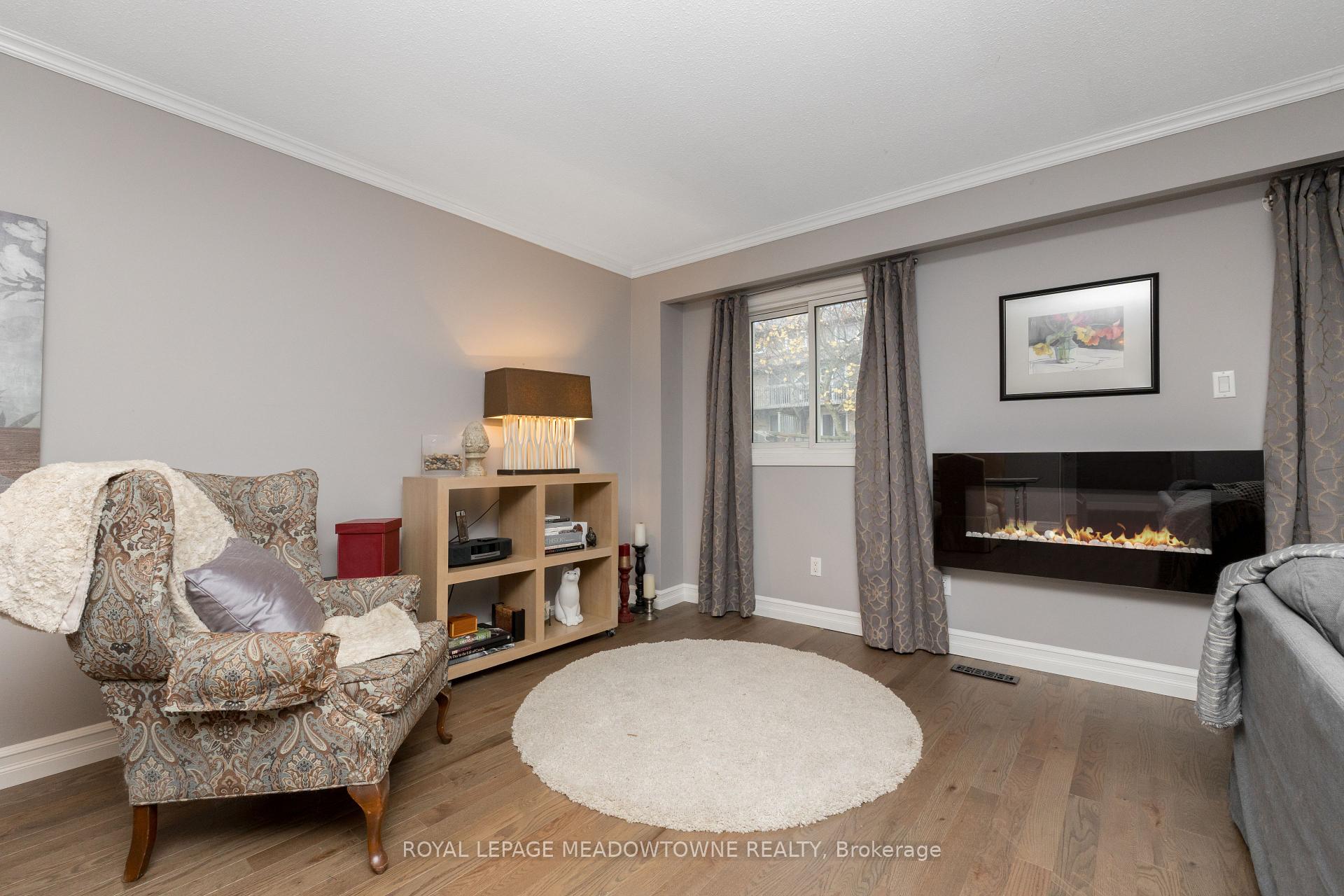 Photo 6 of 4 Lynden Circle, Halton Hills, Georgetown — HOMEH