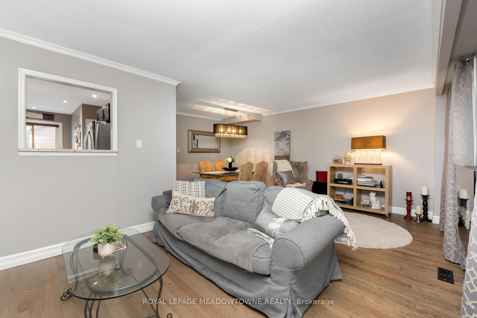 Photo 9 of 4 Lynden Circle, Halton Hills, Georgetown — HOMEH