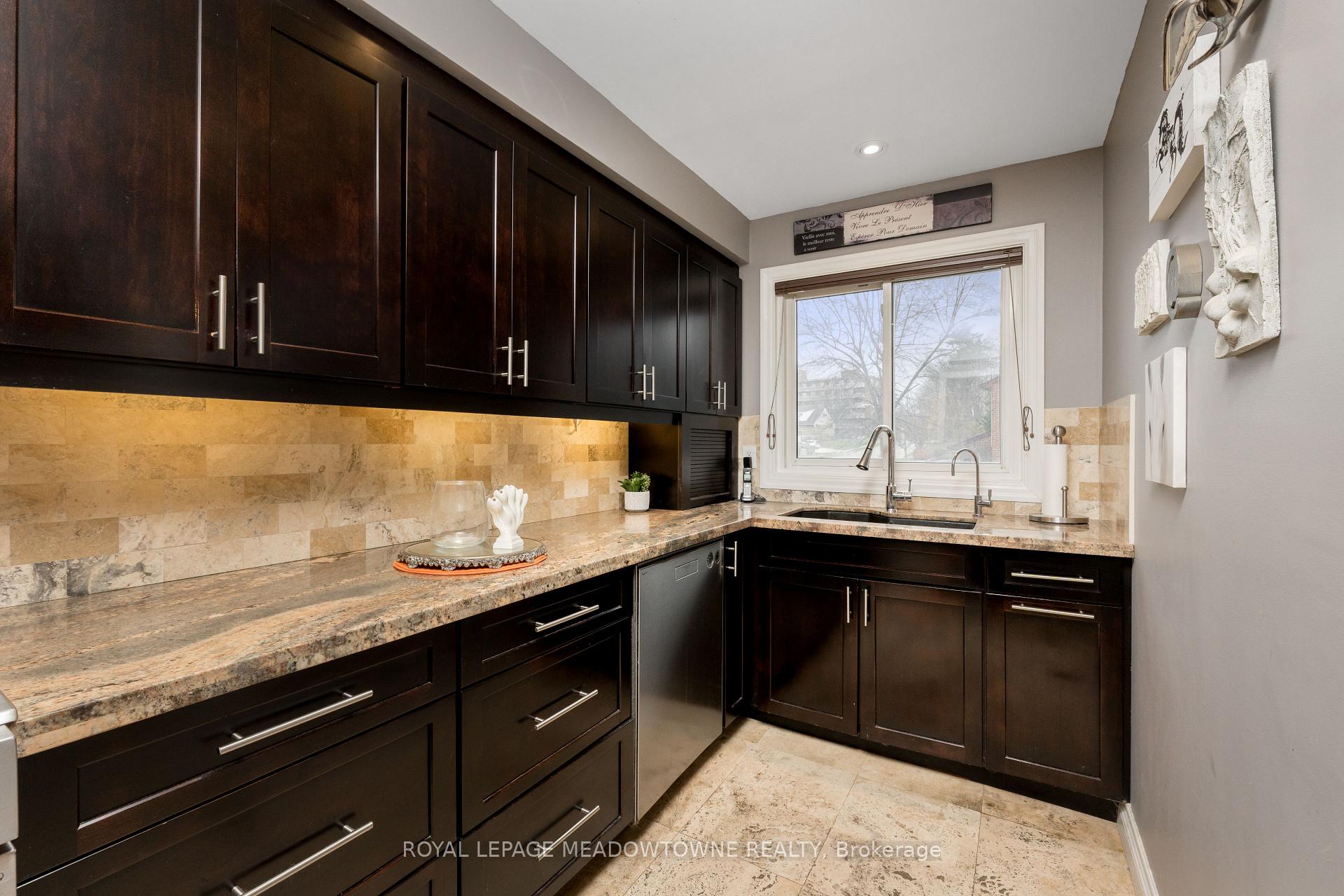 Photo 12 of 4 Lynden Circle, Halton Hills, Georgetown — HOMEH