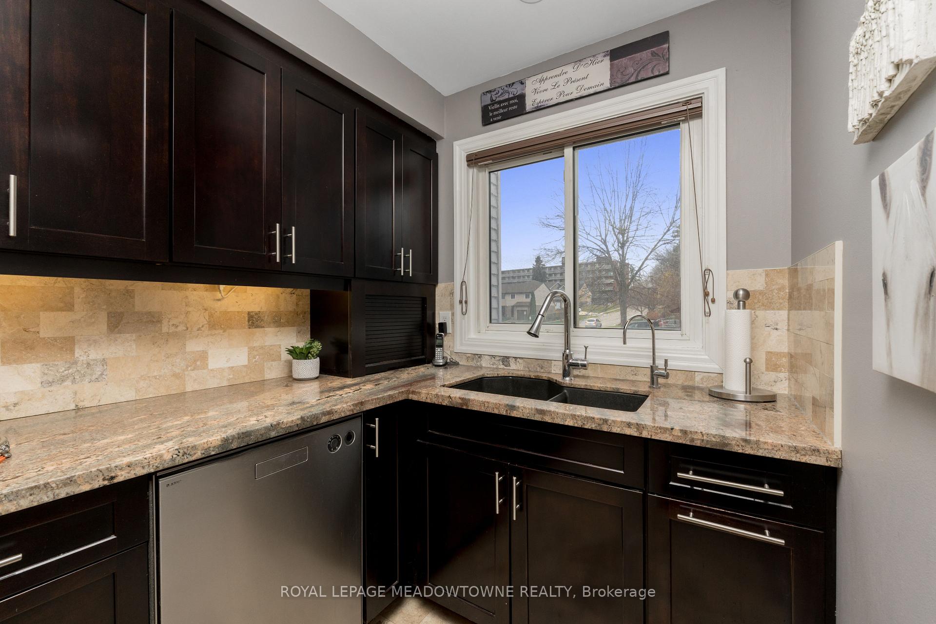 Photo 13 of 4 Lynden Circle, Halton Hills, Georgetown — HOMEH