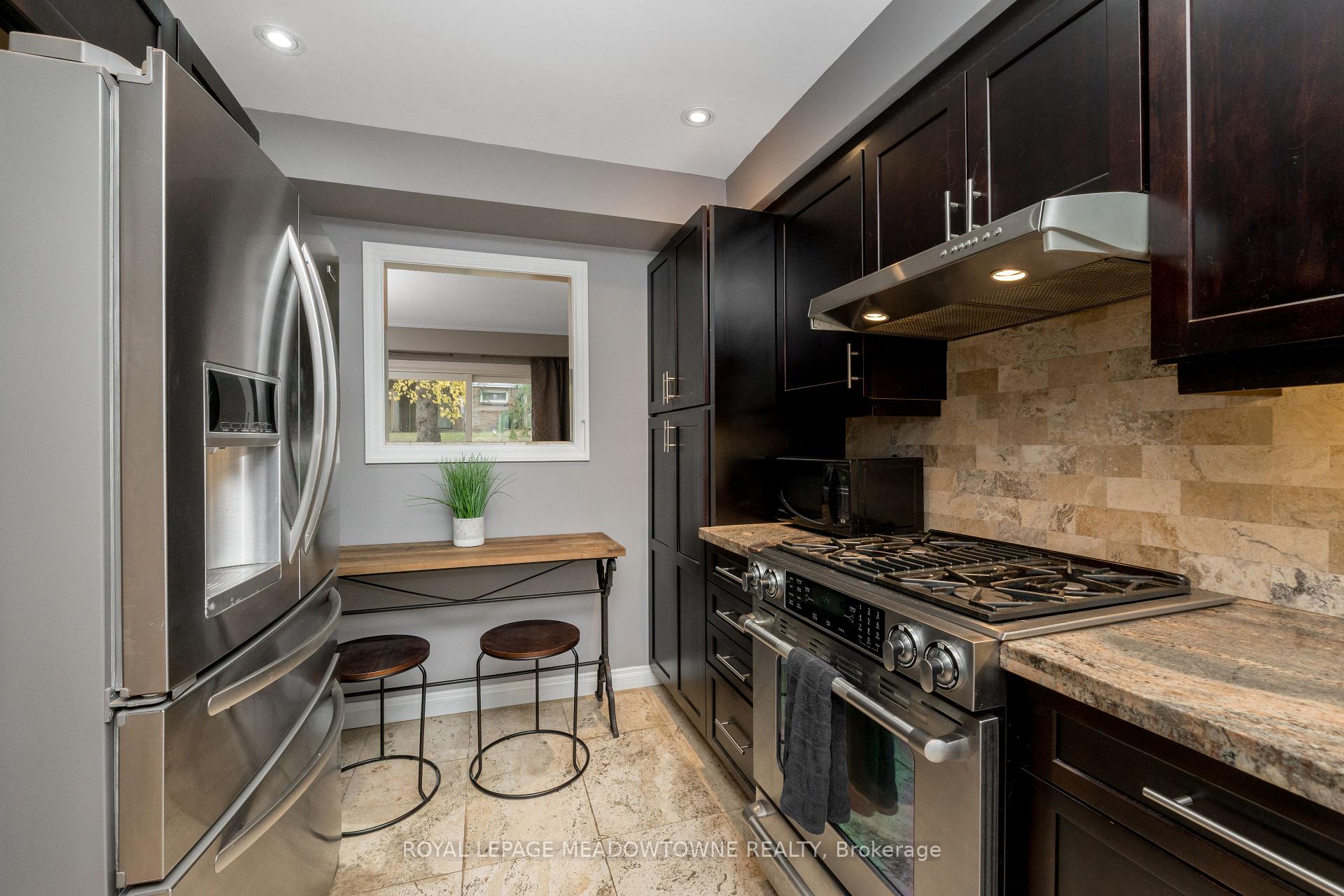 Photo 15 of 4 Lynden Circle, Halton Hills, Georgetown — HOMEH