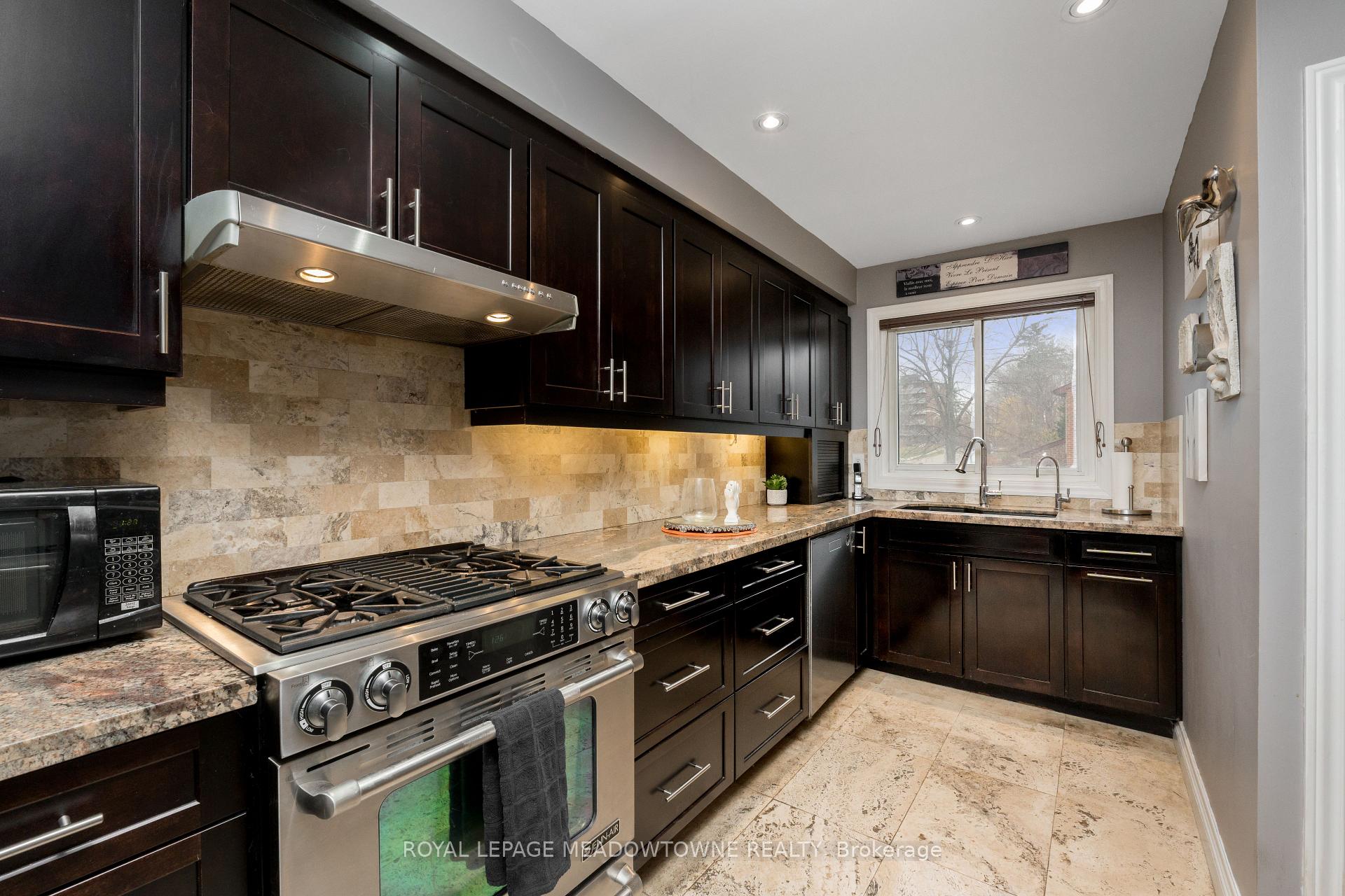 Photo 16 of 4 Lynden Circle, Halton Hills, Georgetown — HOMEH