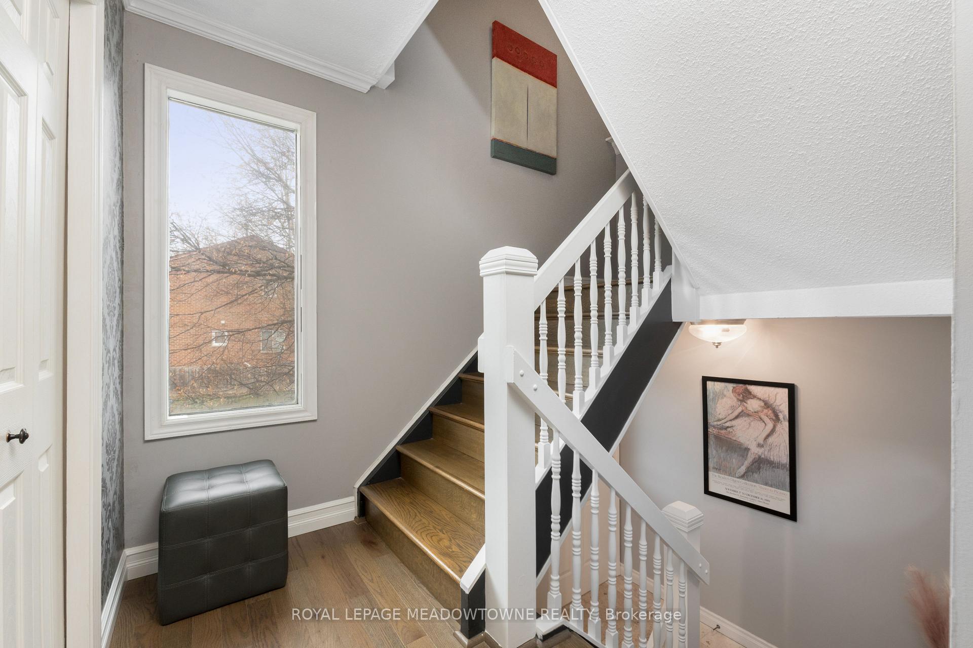 Photo 18 of 4 Lynden Circle, Halton Hills, Georgetown — HOMEH