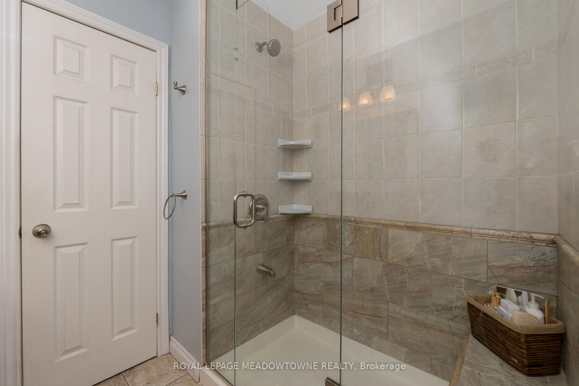 Photo 25 of 4 Lynden Circle, Halton Hills, Georgetown — HOMEH