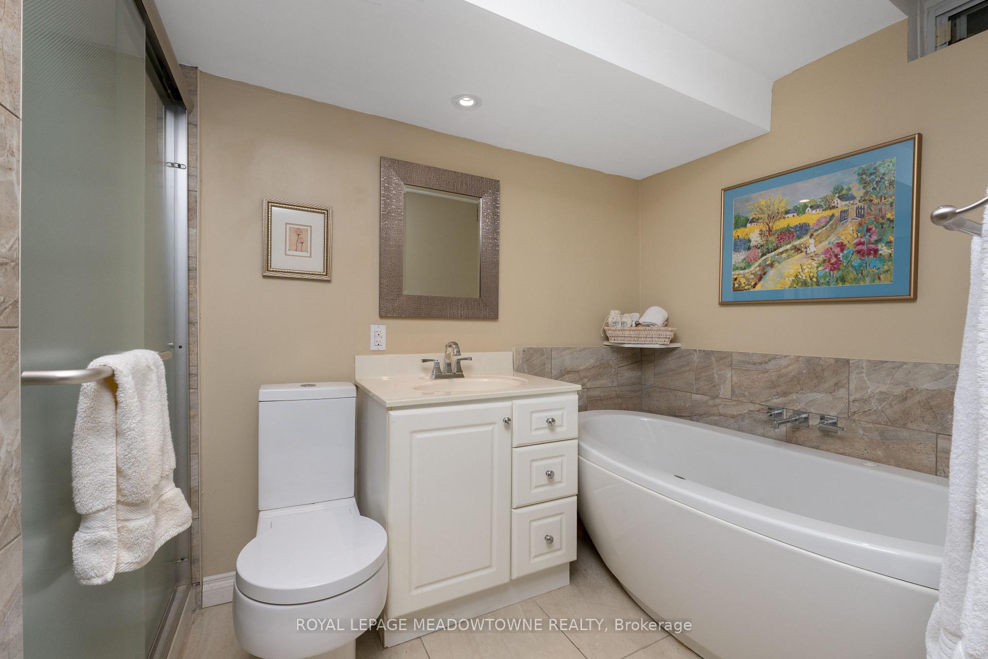 Photo 31 of 4 Lynden Circle, Halton Hills, Georgetown — HOMEH