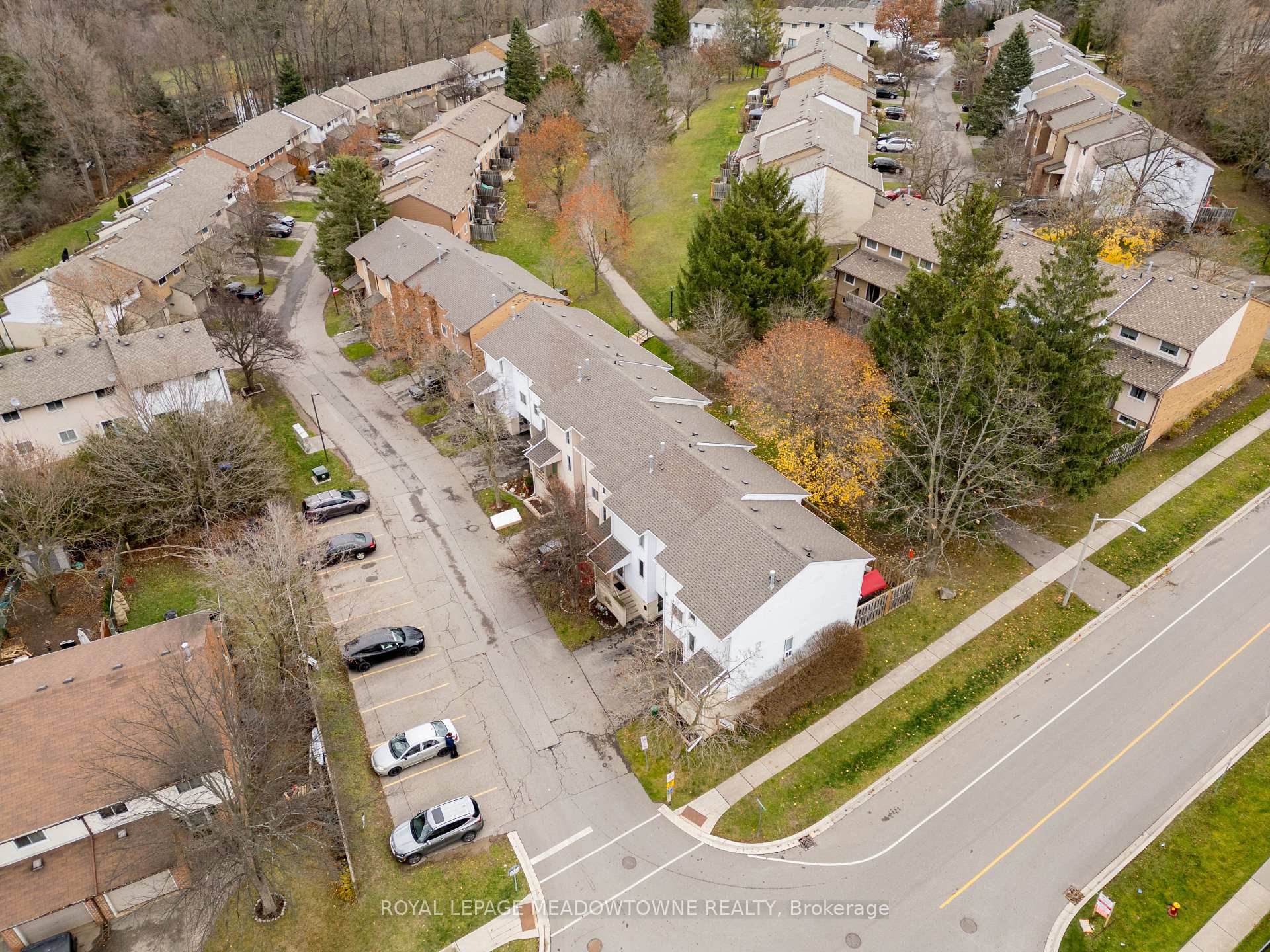 Photo 38 of 4 Lynden Circle, Halton Hills, Georgetown — HOMEH