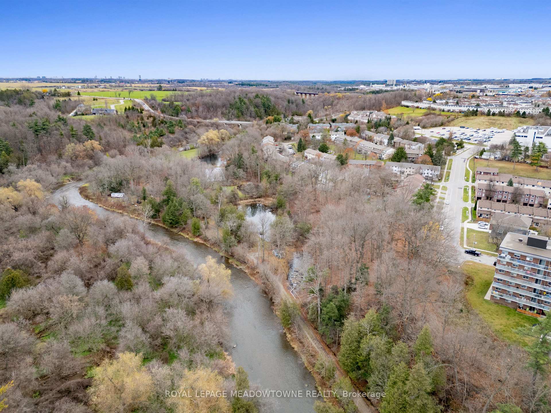 Photo 39 of 4 Lynden Circle, Halton Hills, Georgetown — HOMEH