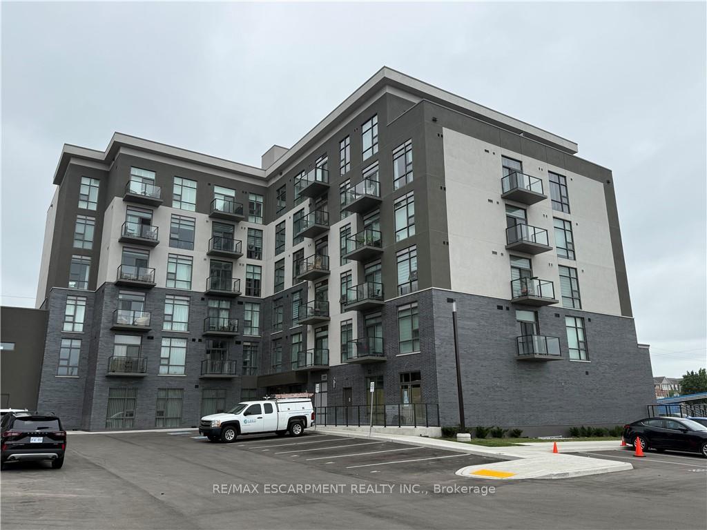 Photo 3 of Unit 335, 10 Mallard Trail, Hamilton, Waterdown — HOMEH