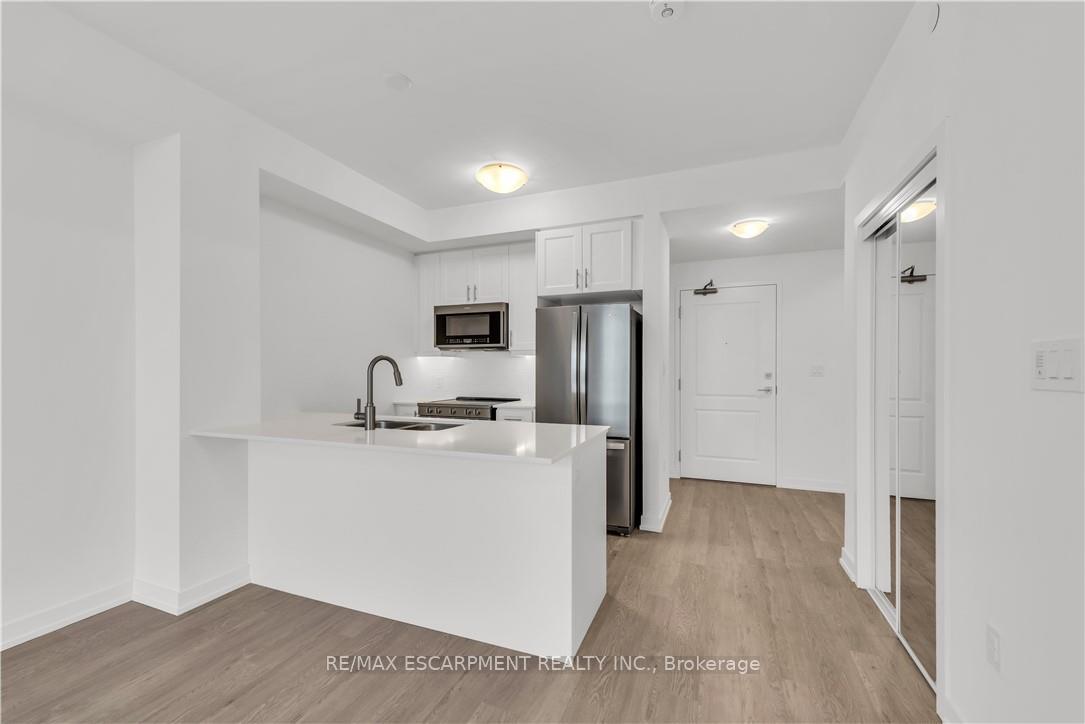 Photo 5 of Unit 335, 10 Mallard Trail, Hamilton, Waterdown — HOMEH