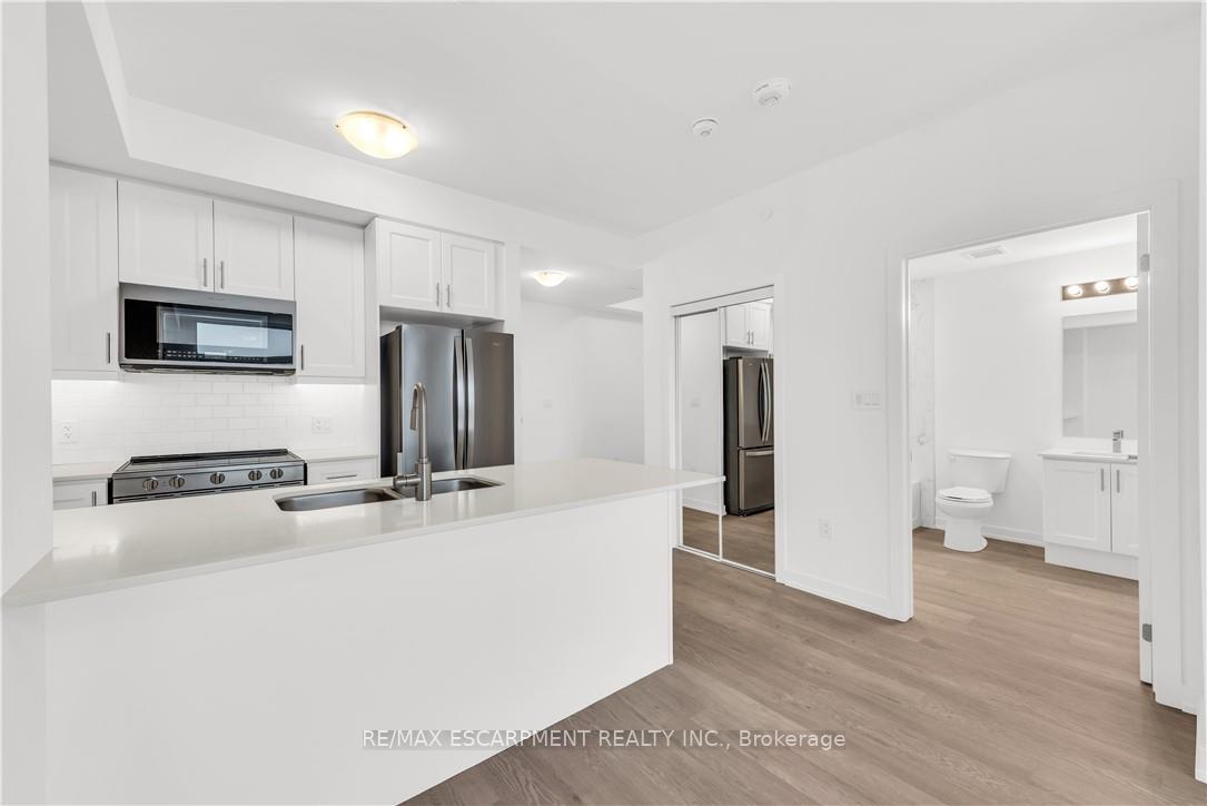 Photo 6 of Unit 335, 10 Mallard Trail, Hamilton, Waterdown — HOMEH