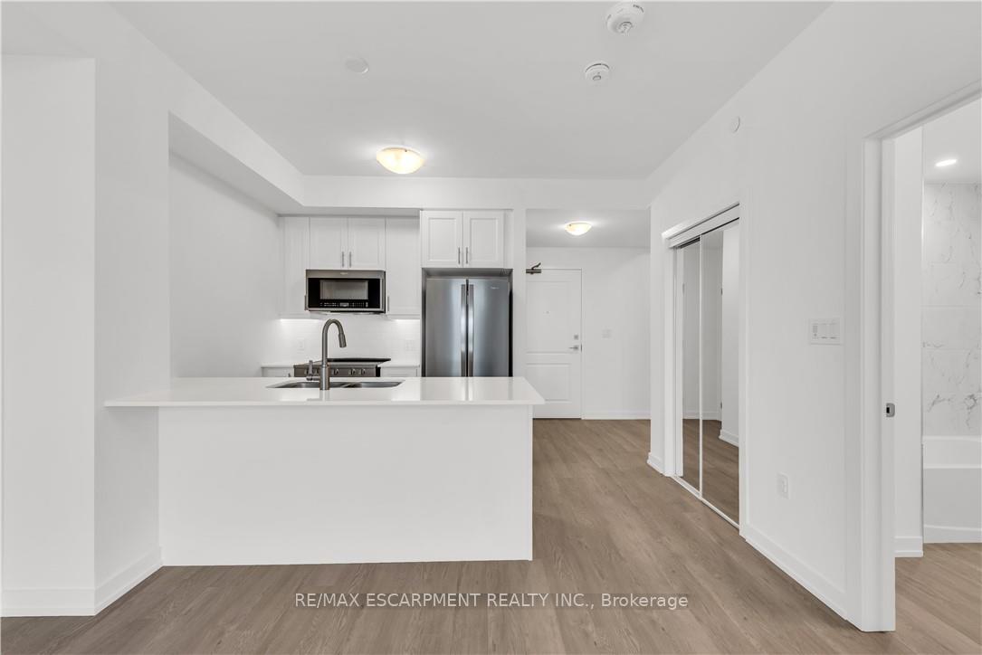 Photo 7 of Unit 335, 10 Mallard Trail, Hamilton, Waterdown — HOMEH